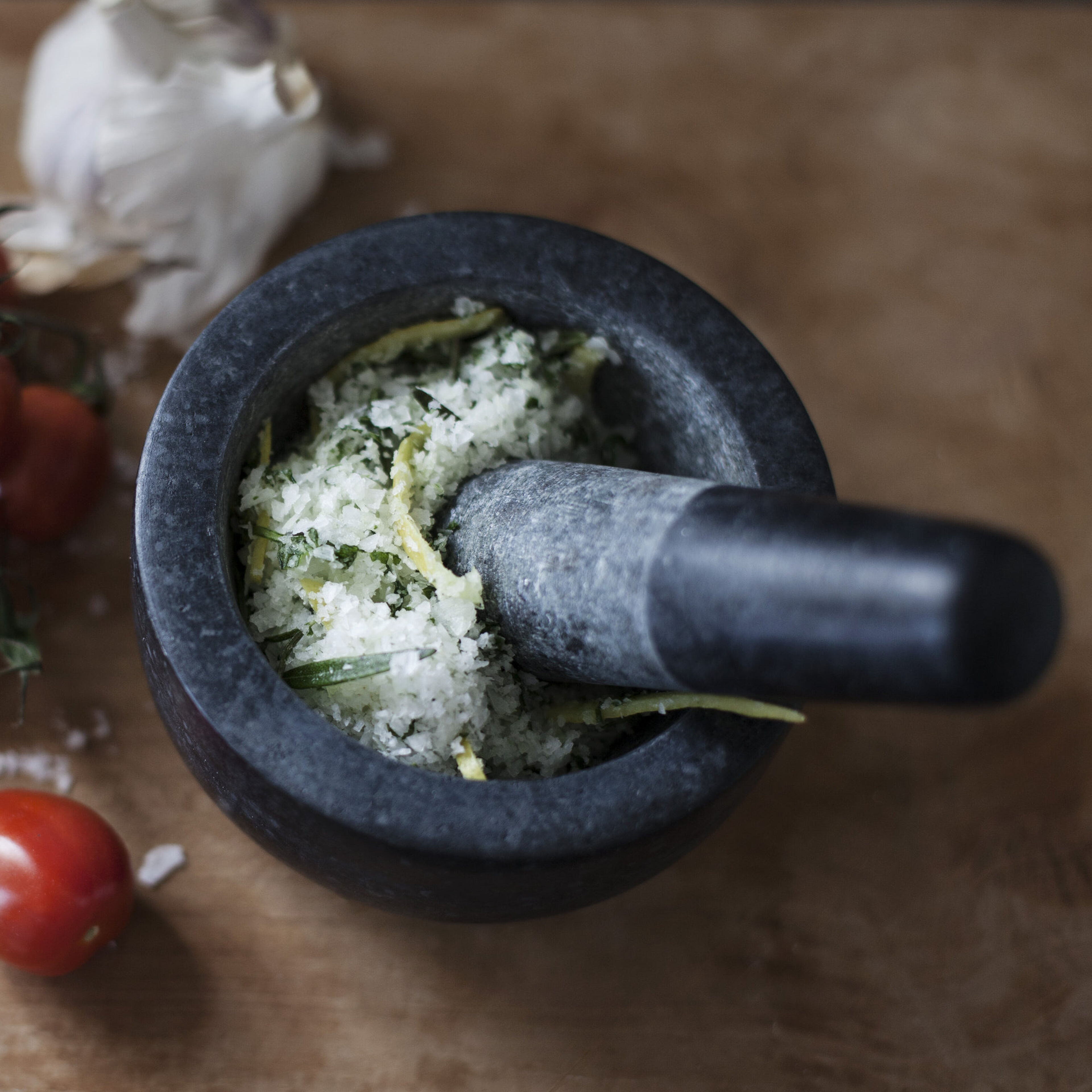 ernst-morter-i-sort-granit-stor-246003-25010-2