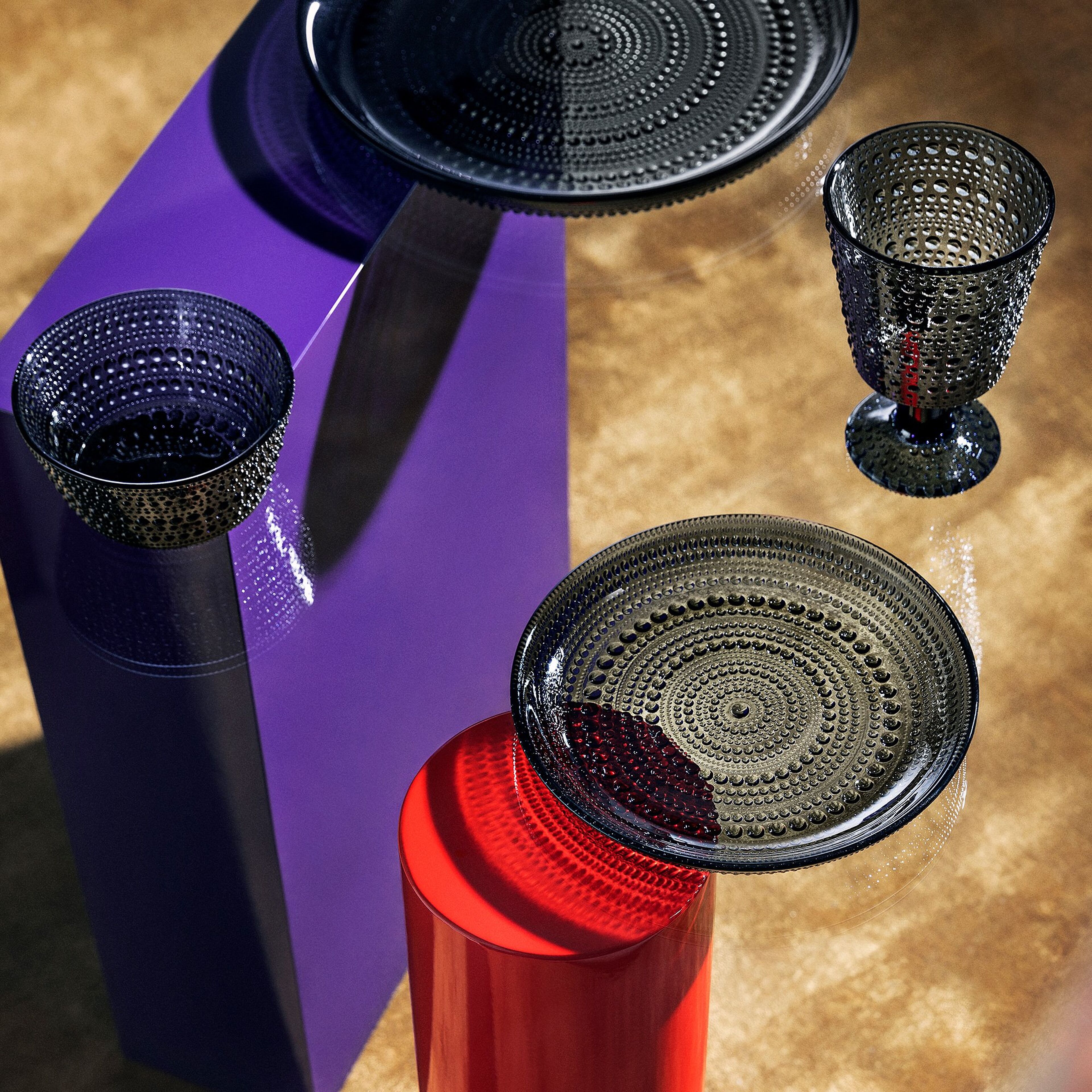 iittala-kastehelmi-tallerken-31-5-cm-moerk-graa-1057145-47967-2