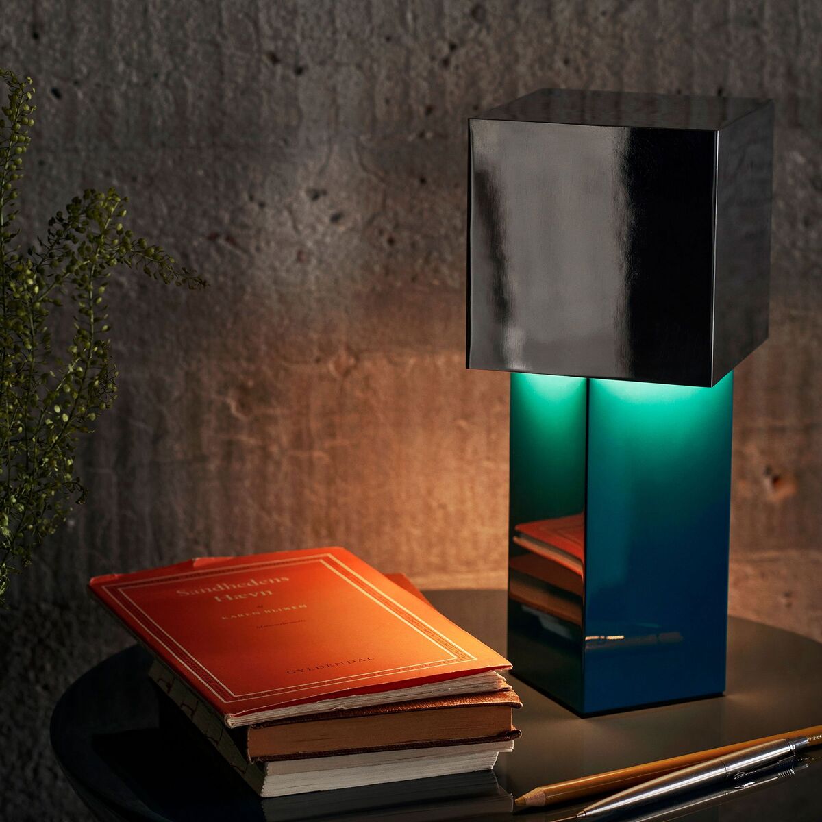 AndTradition Pivot ATD7 portabel lampa, blue