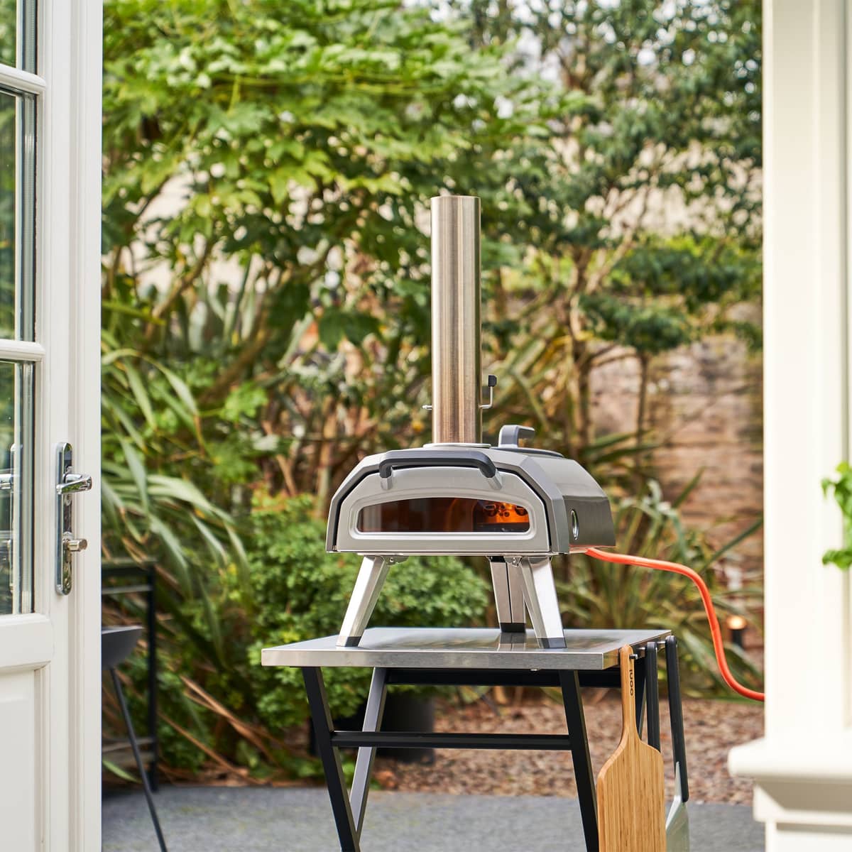 Folding table