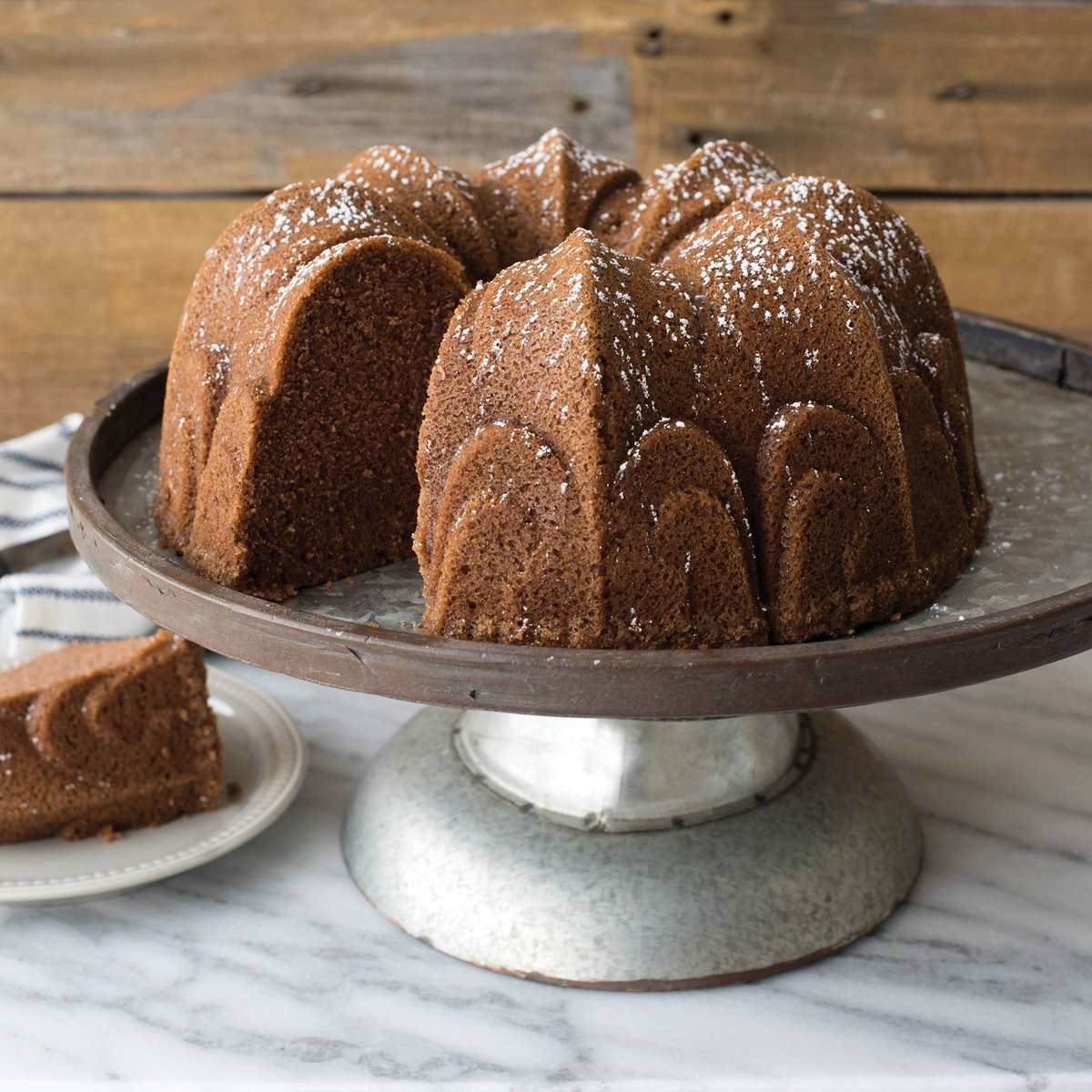 Fleur de Lis bundt-bageform
