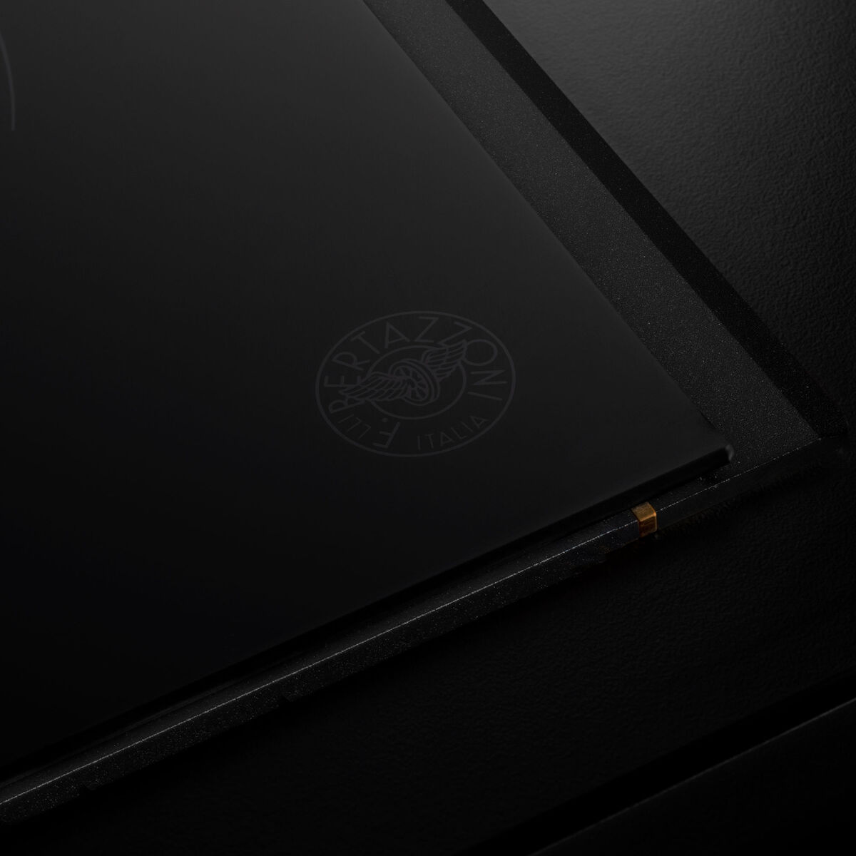 P784I1M30CP Premium induksjonstopp 78 cm med Carbonio-ramme, 4 soner