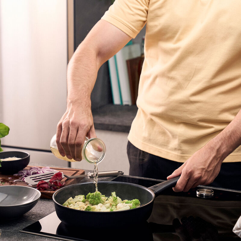 Madura Plus sauterpande 28 cm, aluminium