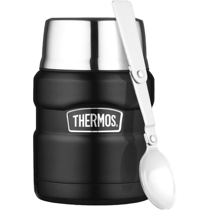 Sort, rund termomadkasse på hvid bund med Thermos-logo og en hvid sammenfoldelig ske klikket fast på siden