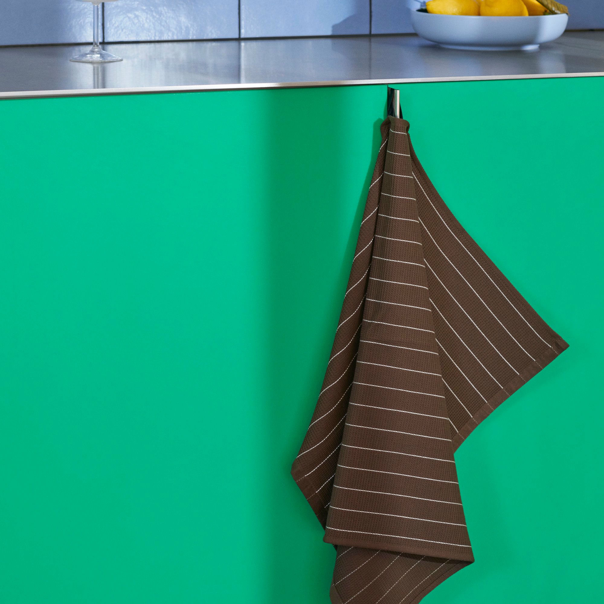 Alternativ bild 1 för HAY Canteen kökshandduk, brown pinstripe