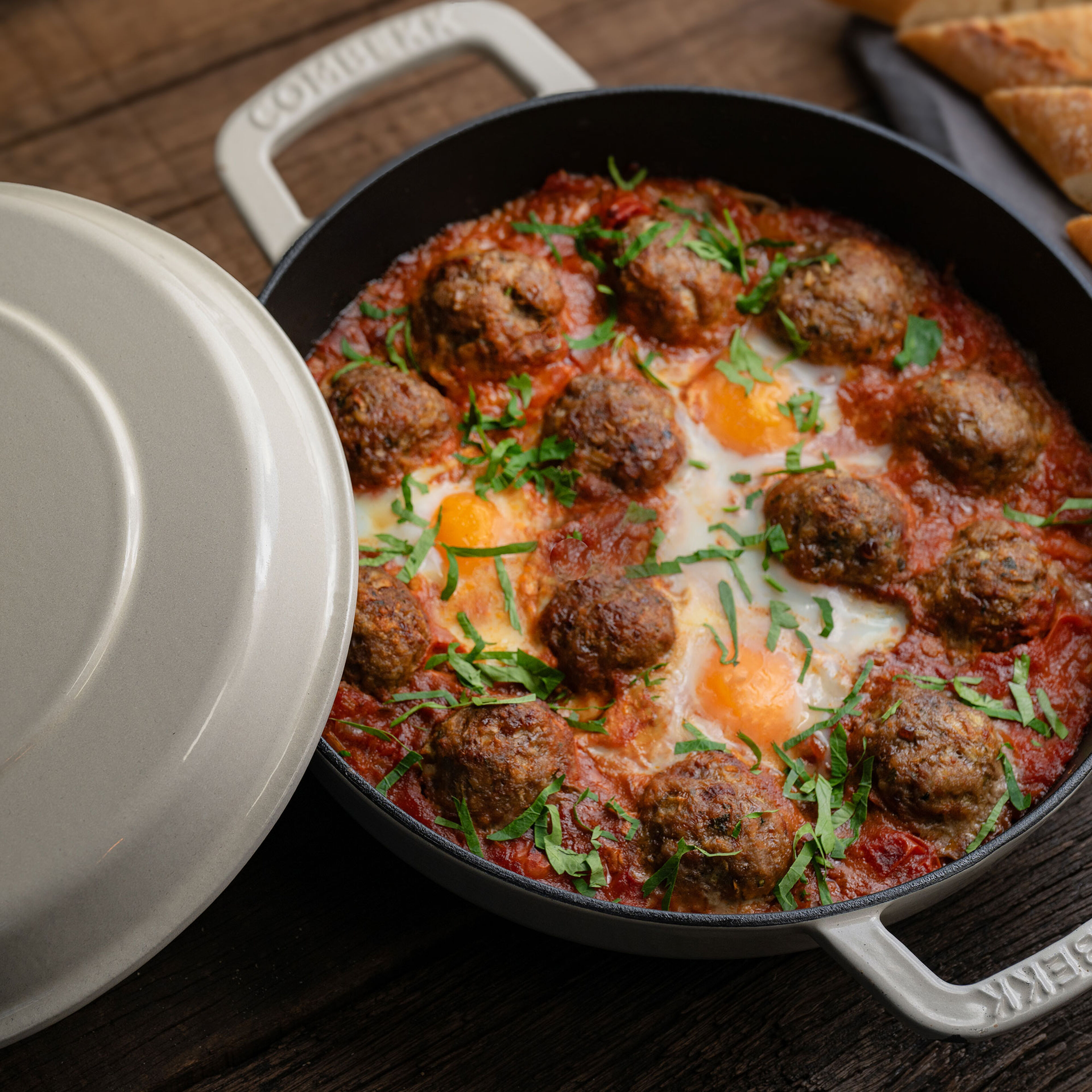 låg gryta med lock 28 cm/5 liter, sand