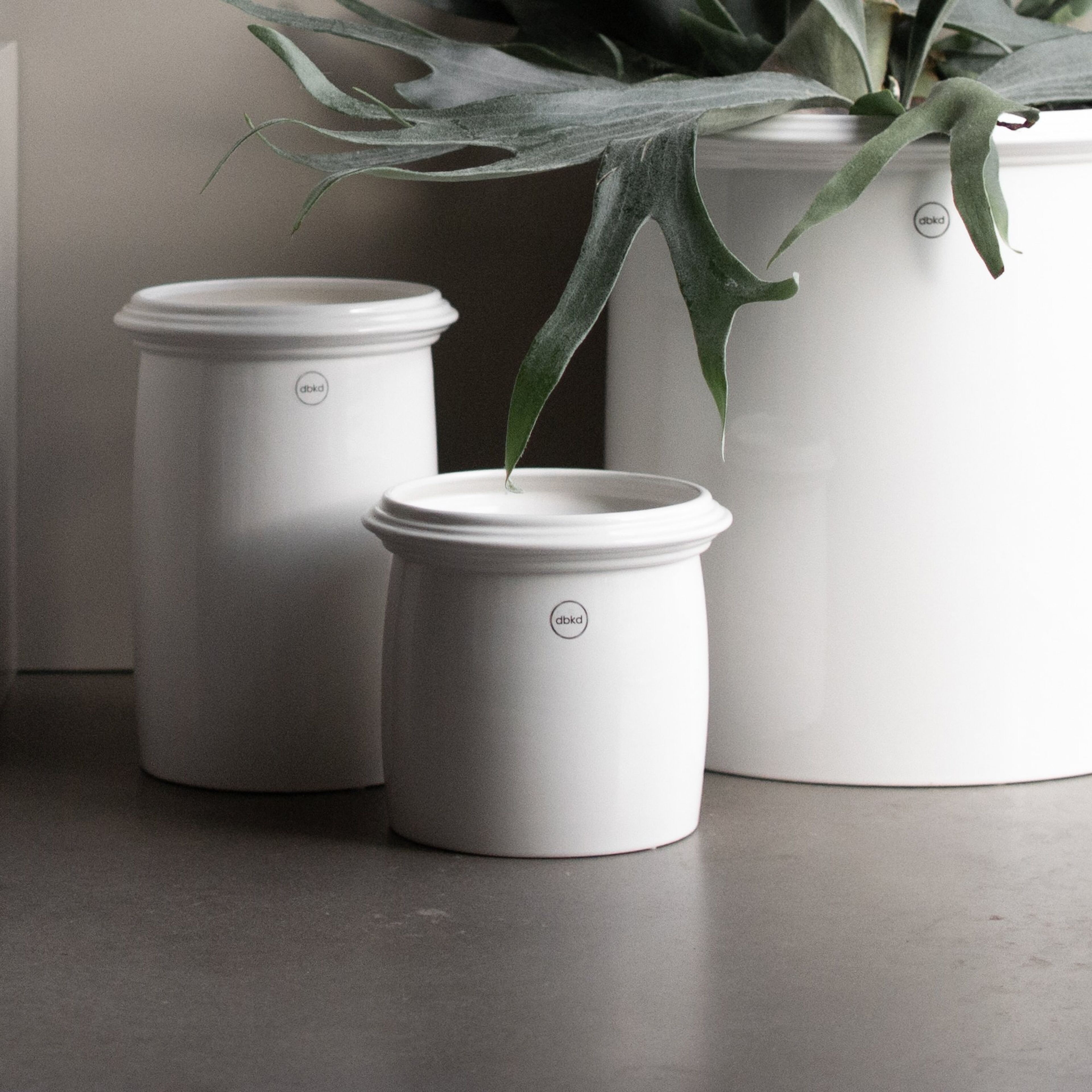 dbkd-kruset-krukke-small-shiny-white-20210801sw-54449-2