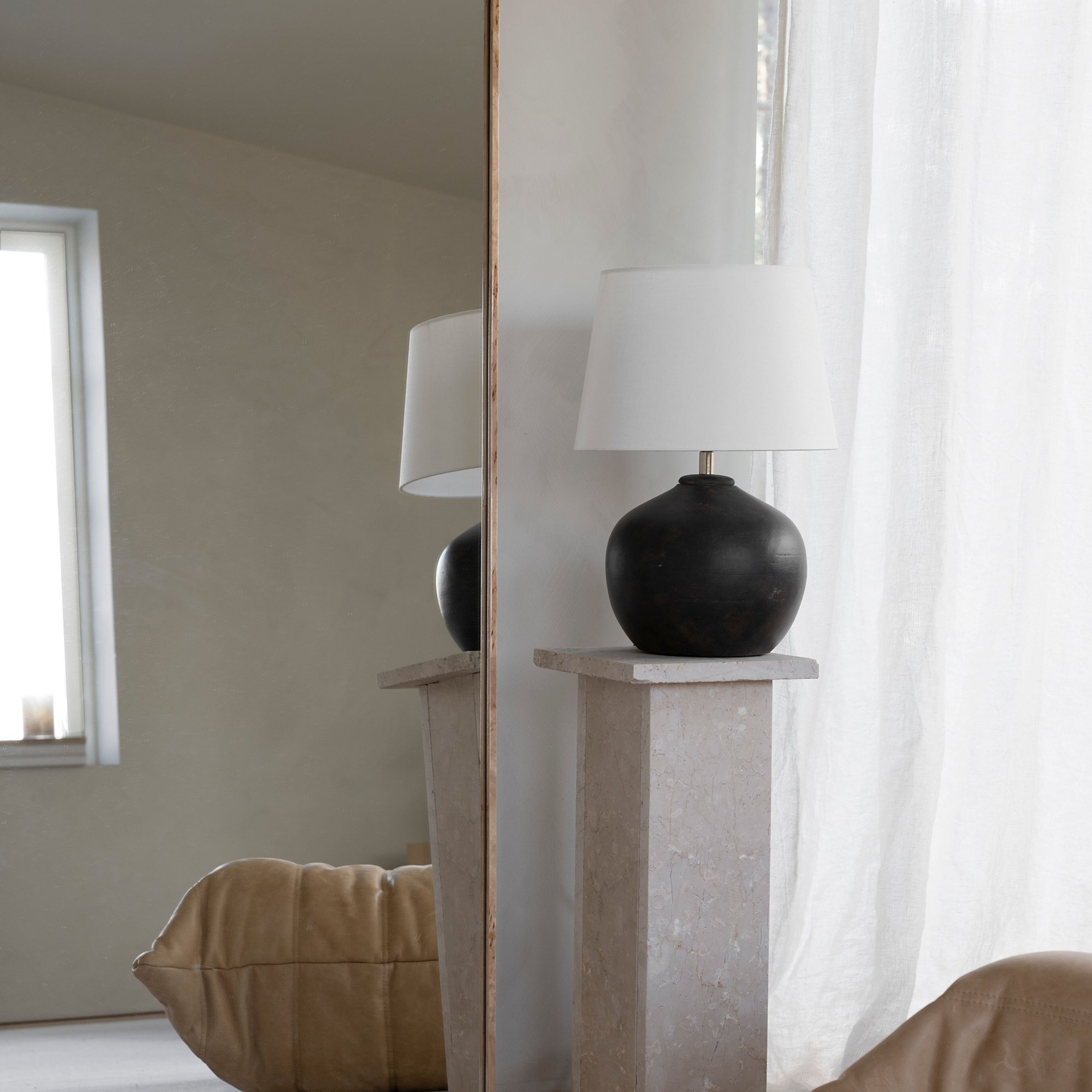 watt-veke-mona-lampefod-sort-b272810-55574-2