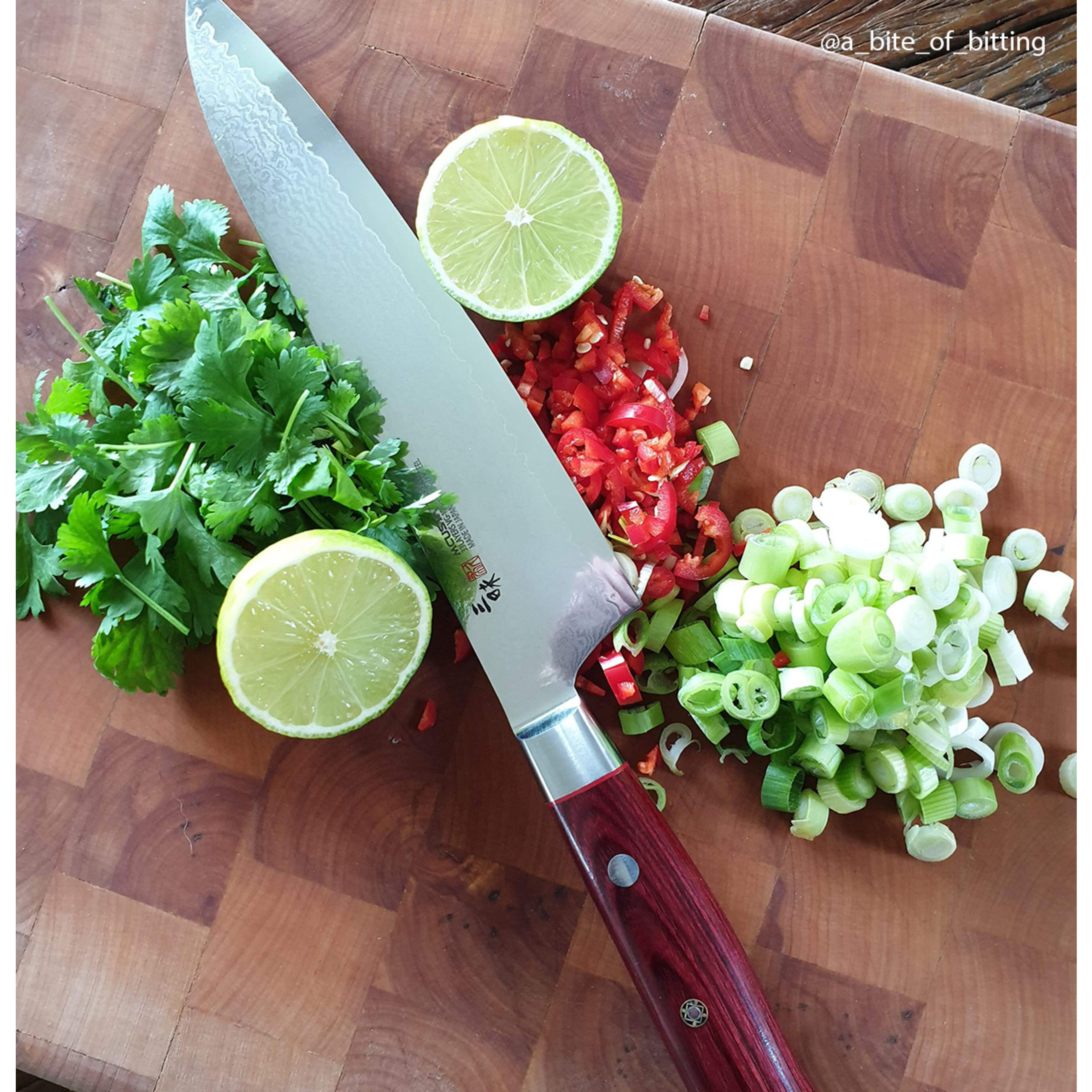 zanmai-flame-classic-damascus-pro-gyuto-kniv-hfr-8005d-31544-4