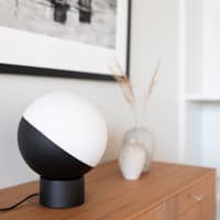Contur bordslampa, 20 cm, svart/vit