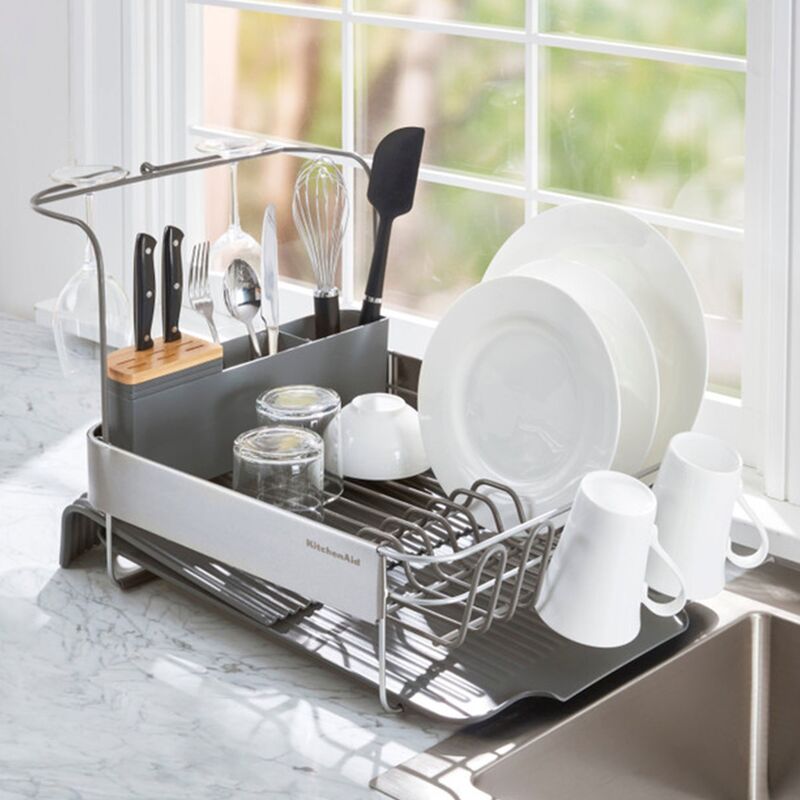 KitchenAid Astiateline kuivatusalustalla