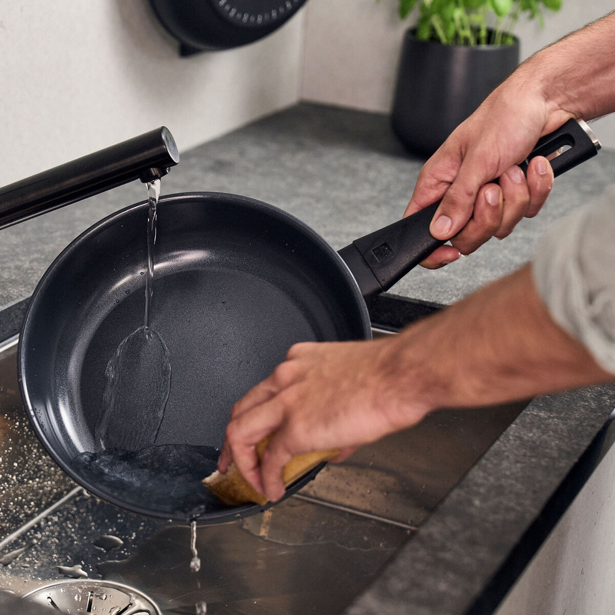 Madura Plus stekepanne 24 cm, aluminium