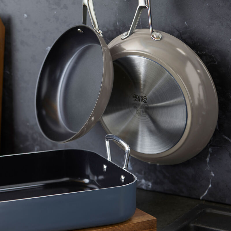 By Tareq Taylor Vivian Beige stegepande, 24 cm