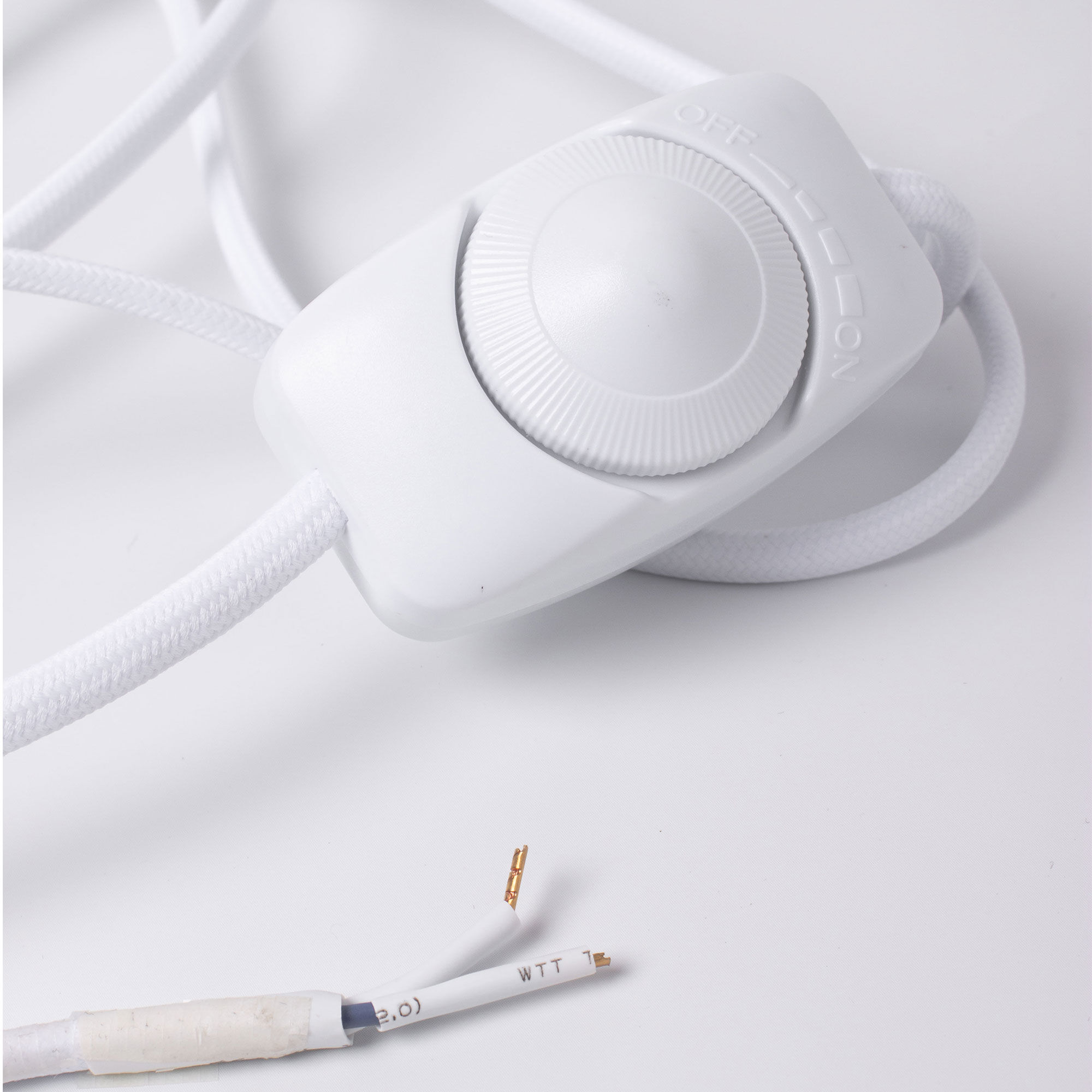 Edgeform seinäjohto himmentimellä 2 m, valkoinen