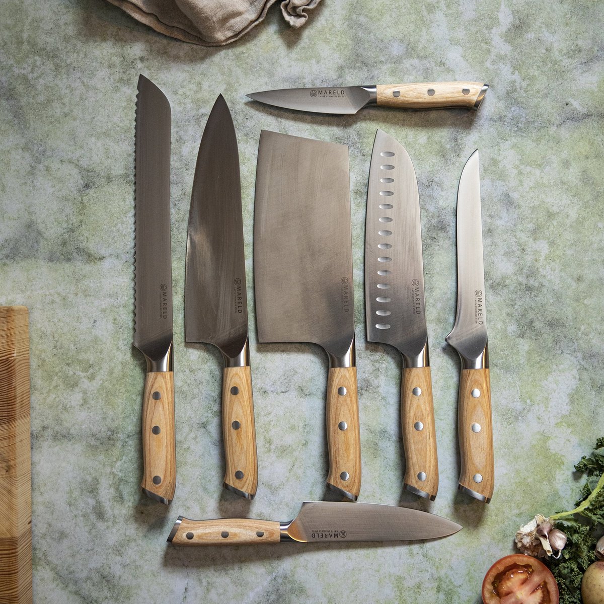 Knivsett med 7 kniver i europeisk tradisjon
