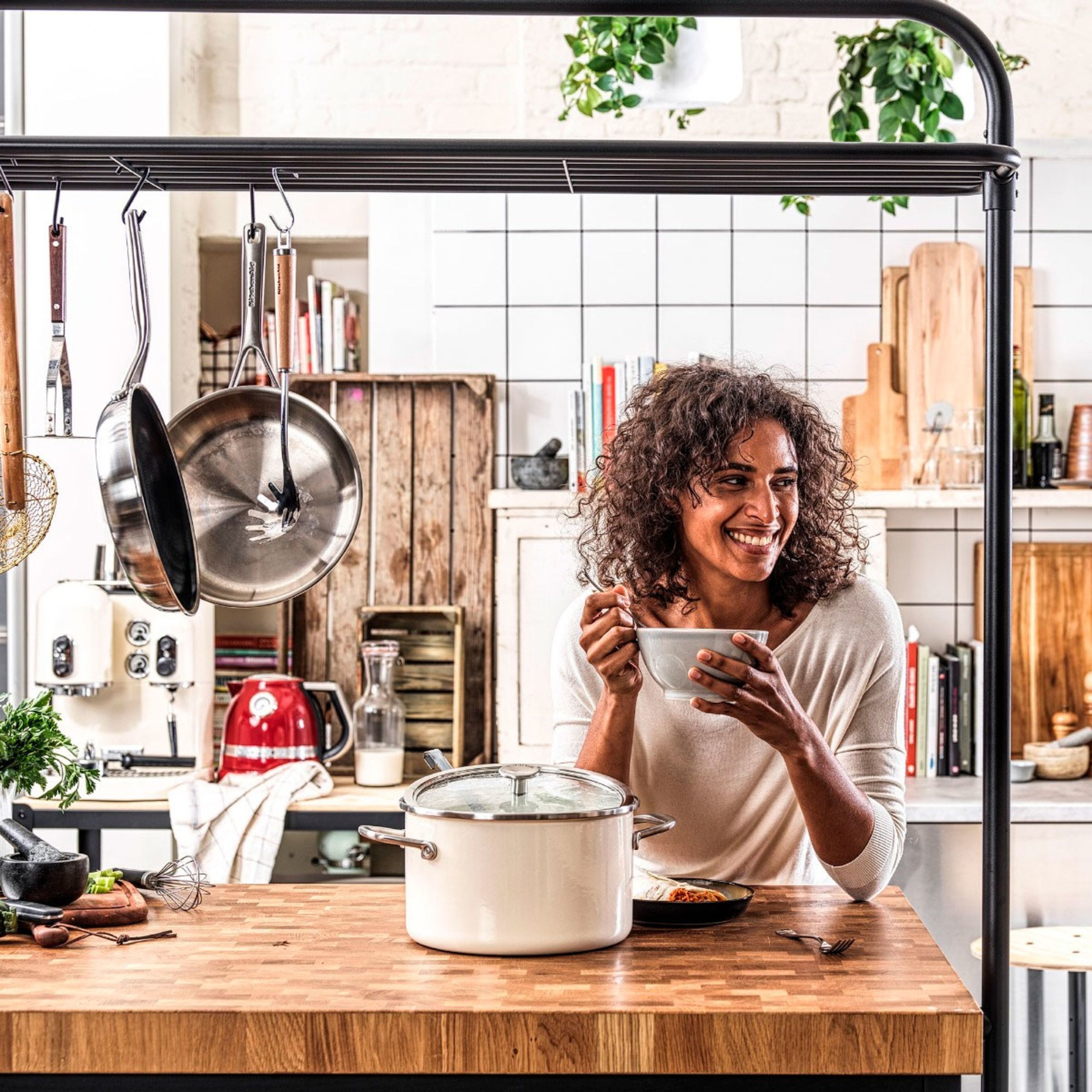 kitchenaid-cookware-collection-gryde-m-laag-24-cm-mandel-cc003269-001-44342-3