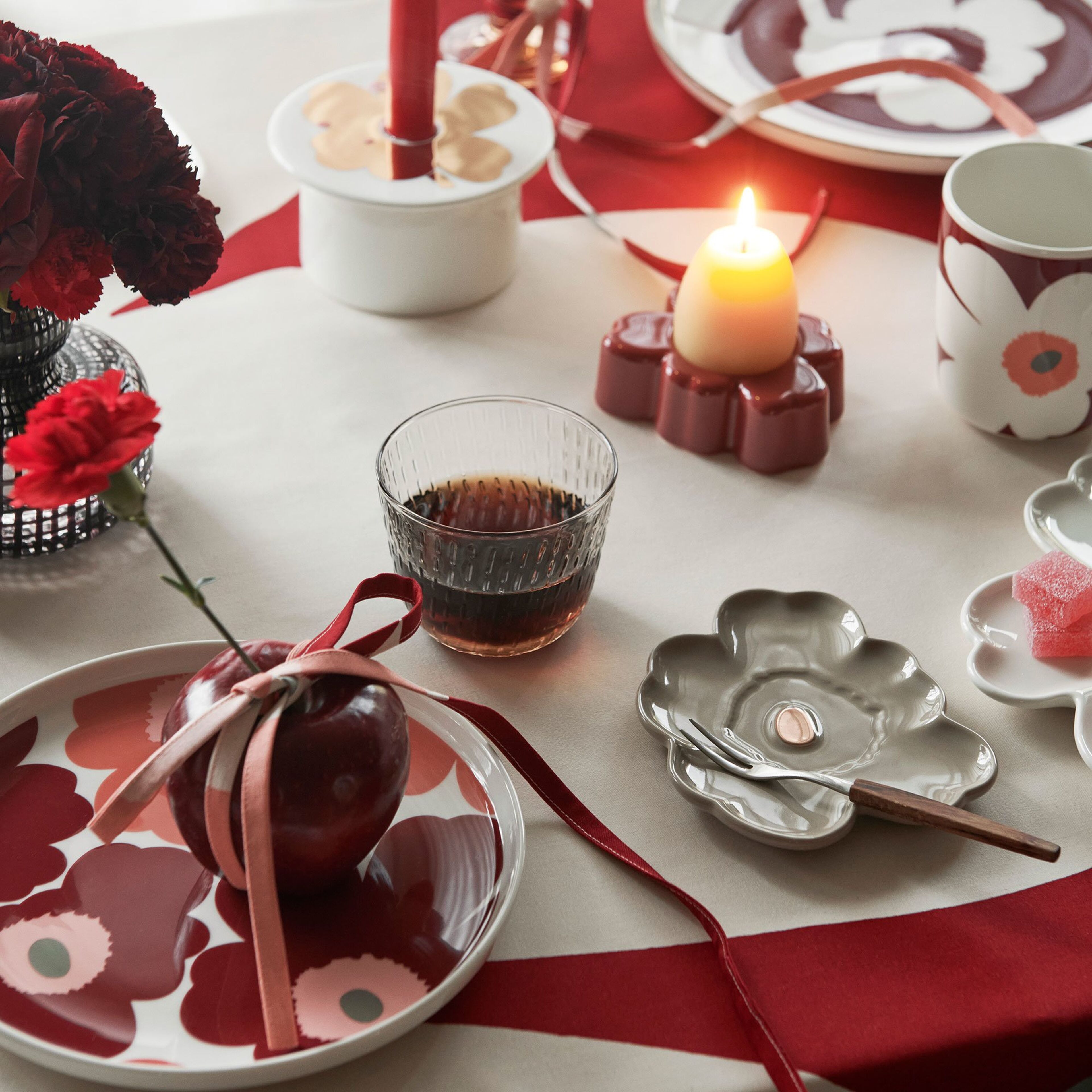 marimekko-unikko-morgenmadssaet-hvid-cherry-rose-4-dele-073702-133-63193-3