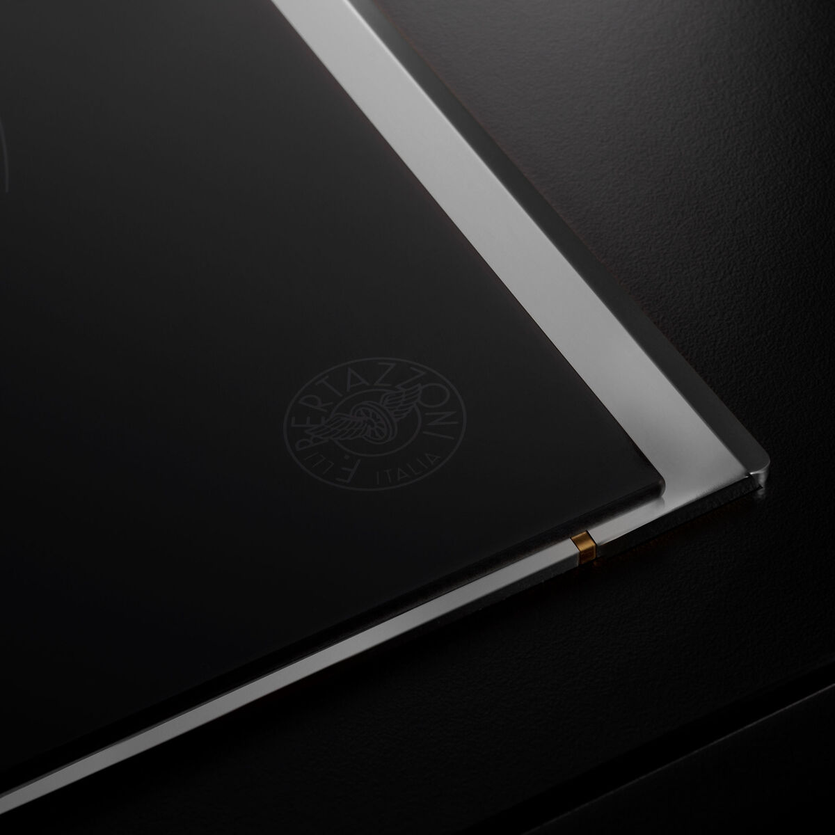 P784I1M30XP Premium induksjonstopp 78 cm med stålramme, 4 soner