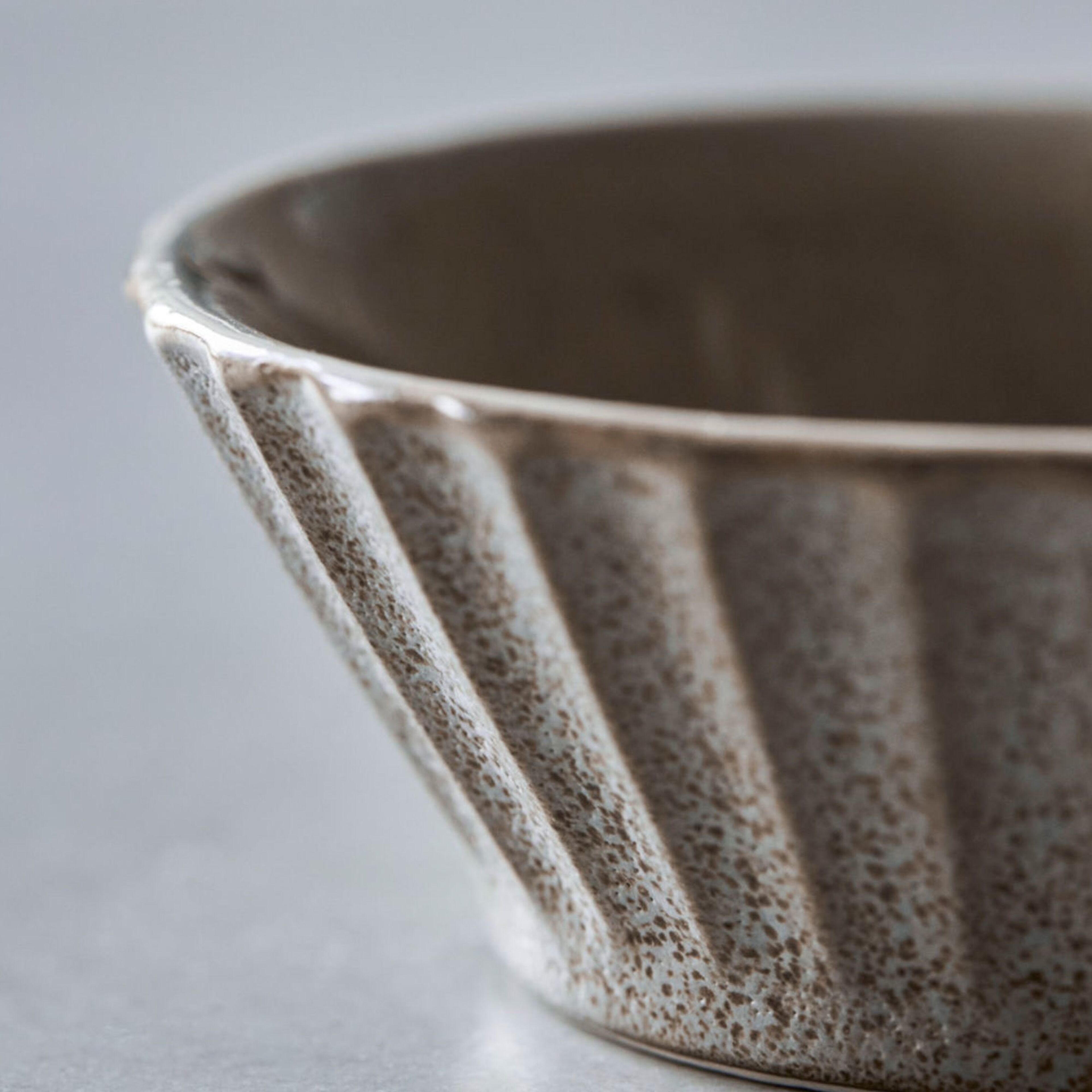 house-doctor-skaal-pleat-oe15-cm-graa-brun-206260240-64823-4