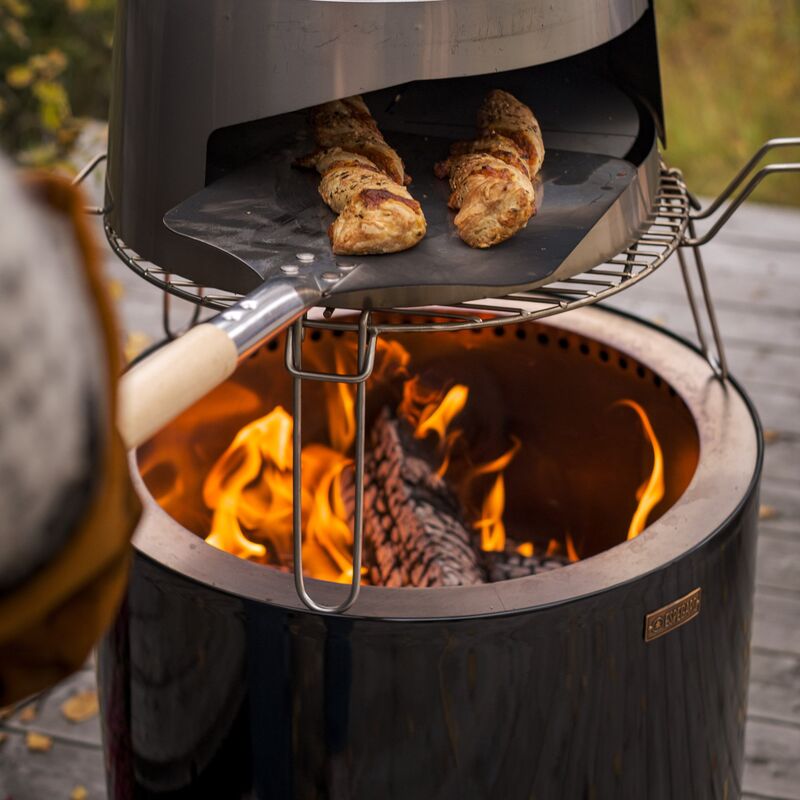 Pilar 50 tulipata, musta