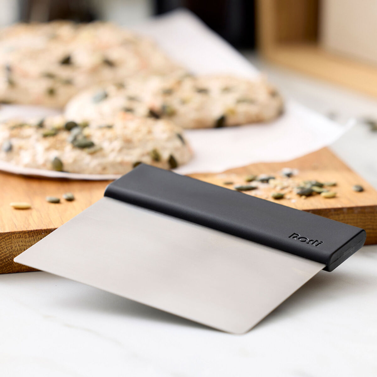 Emma deigskraper stål, svart