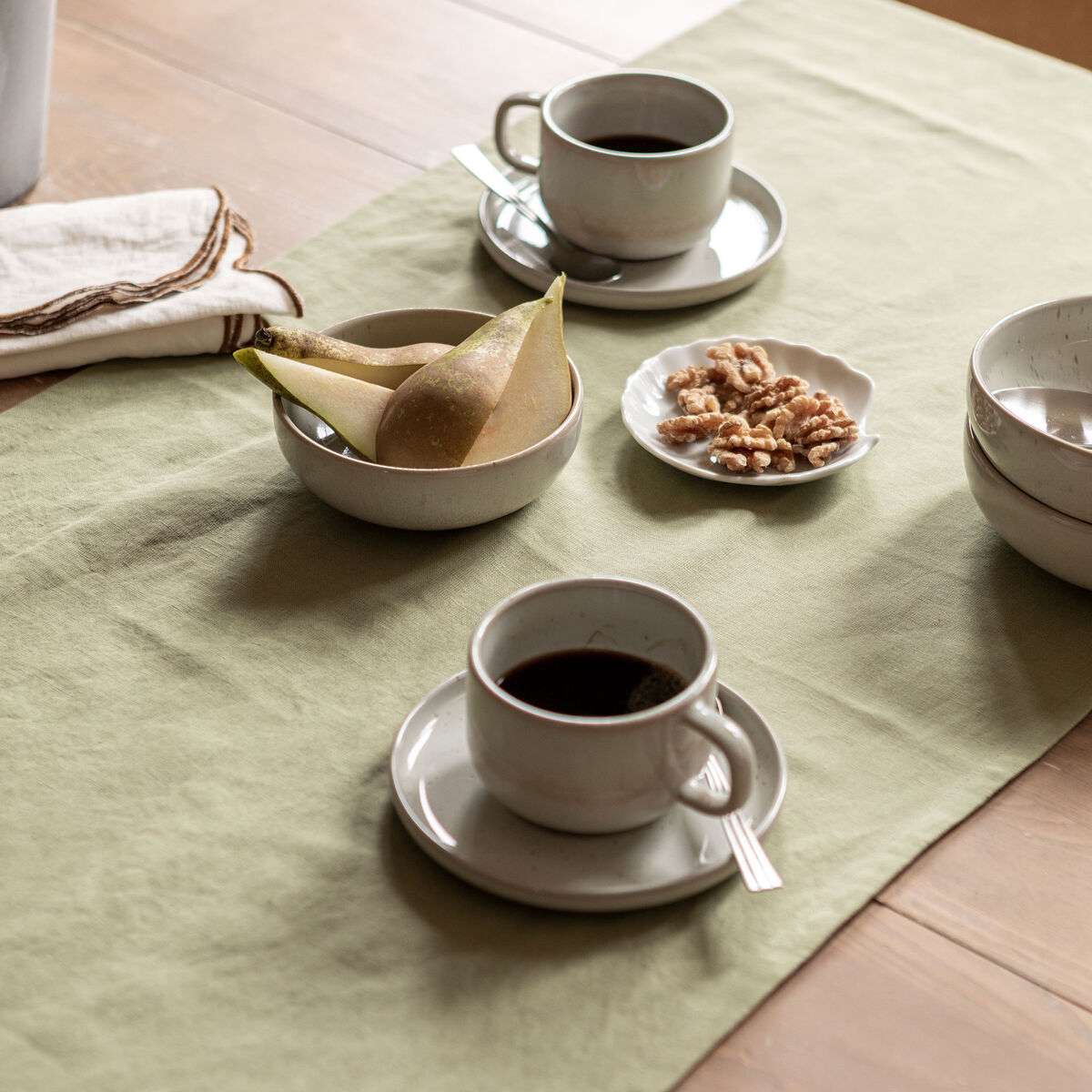 Decotique Sienna bordslöpare linne 150 × 45 cm, grön