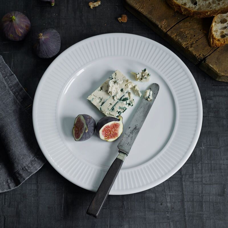 Hvid Plissé tallerken, Ø 28 cm.