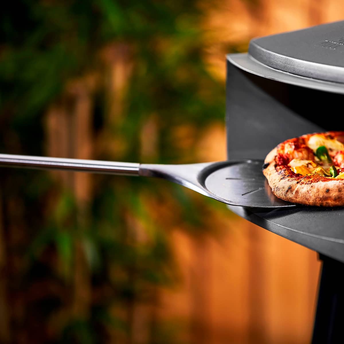 Pyörivä lapio pizzauunille