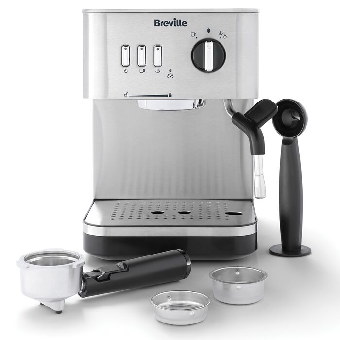 Espressomaskine i børstet stål med filterholder, stamper og to filterkurve, på hvid baggrund