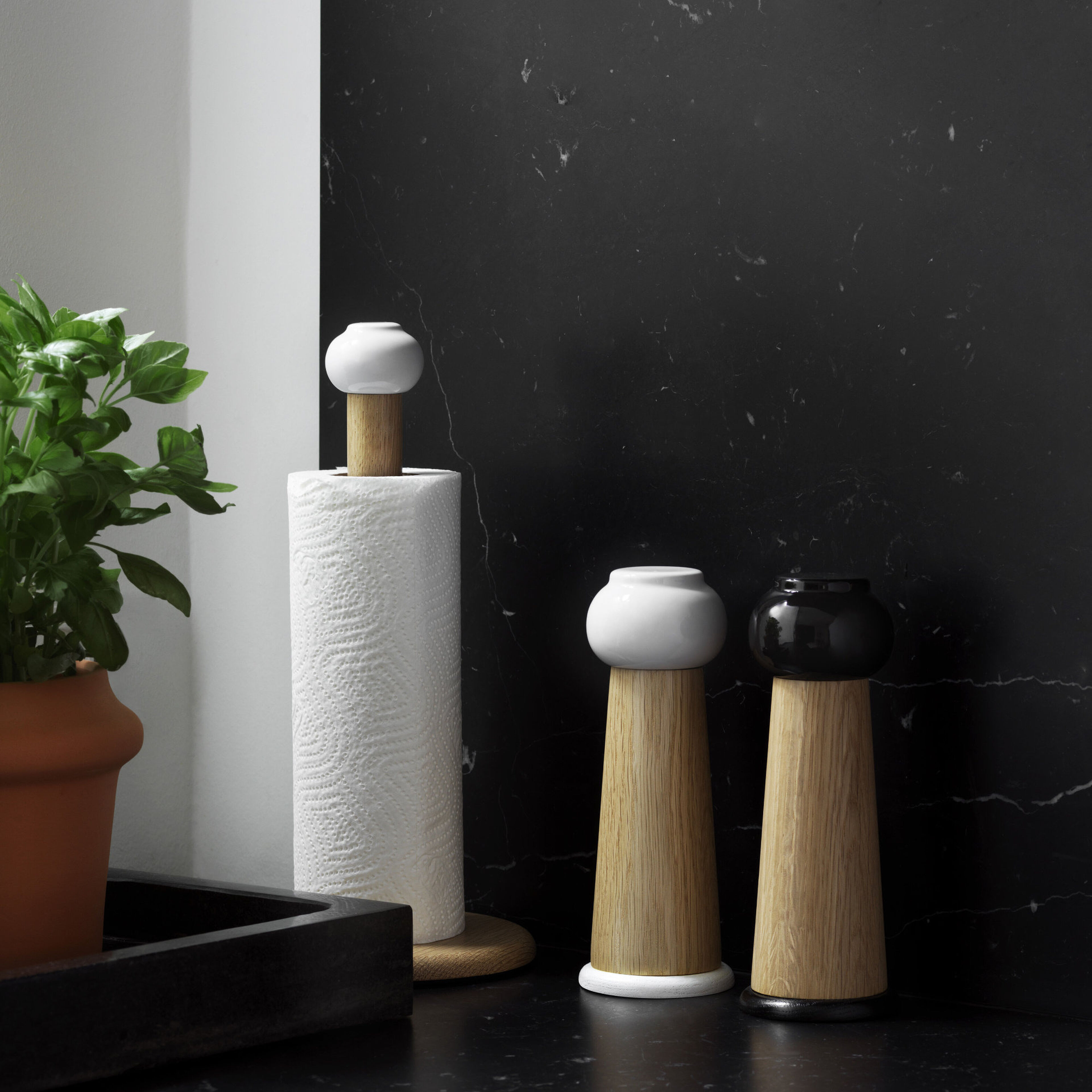 normann-copenhagen-tivoli-barrel-peberkvaern-sort-5001066-30404-3