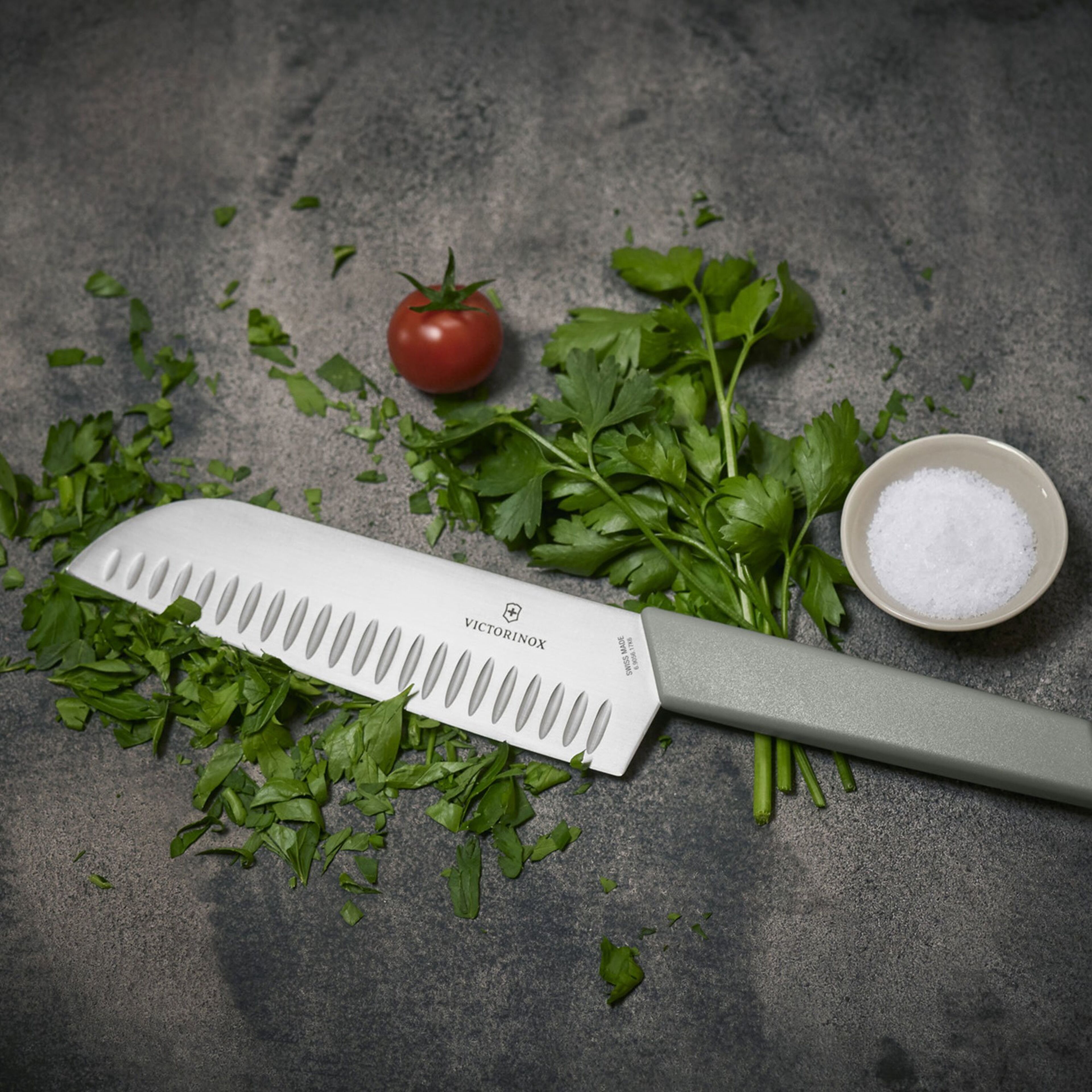 victorinox-swiss-modern-santokukniv-17-cm-oliven-6-9056-17k6b-51055-5