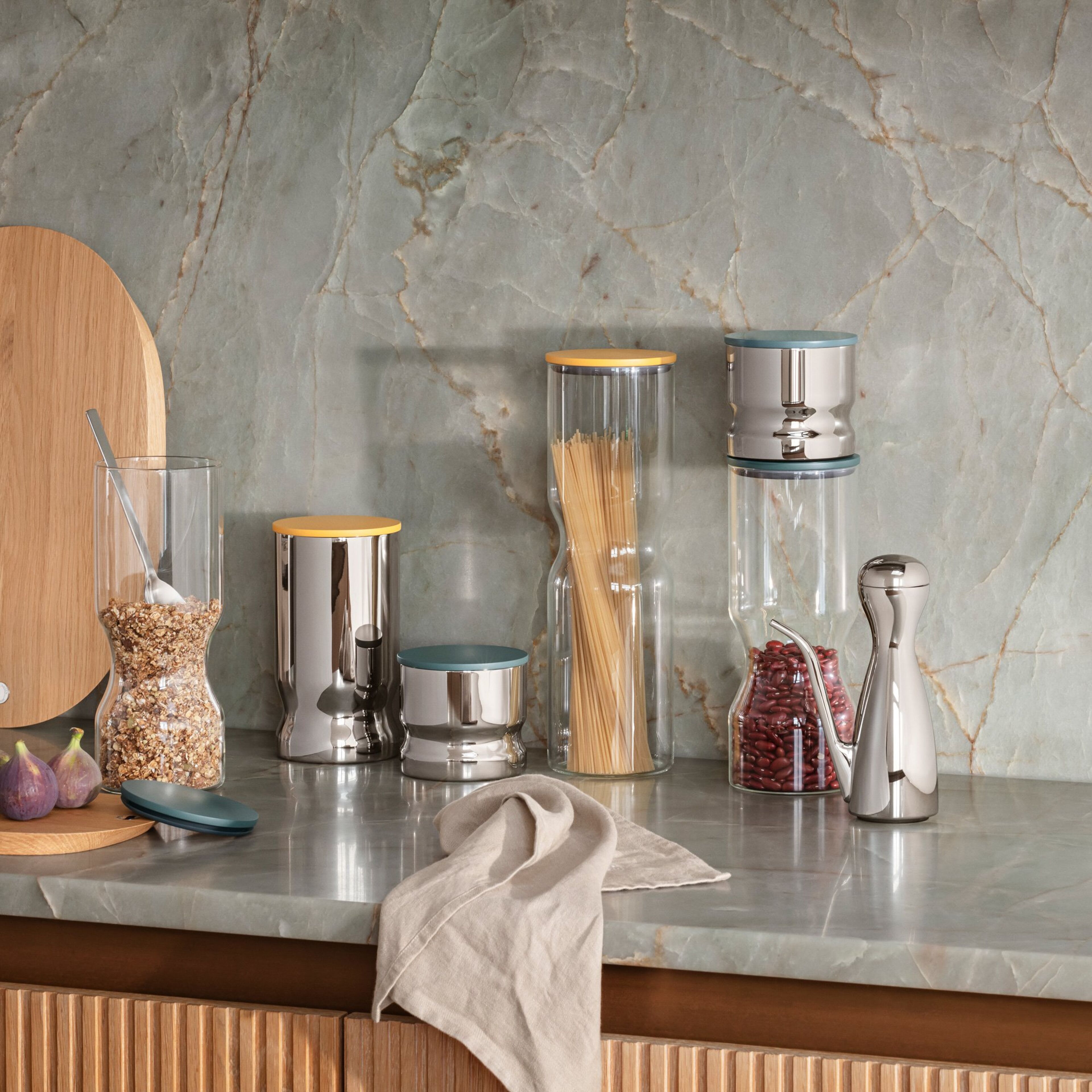 georg-jensen-alfredo-opbevaringsboks-med-laag-1-liter-rustfrit-staal-gul-10020338-60997-3