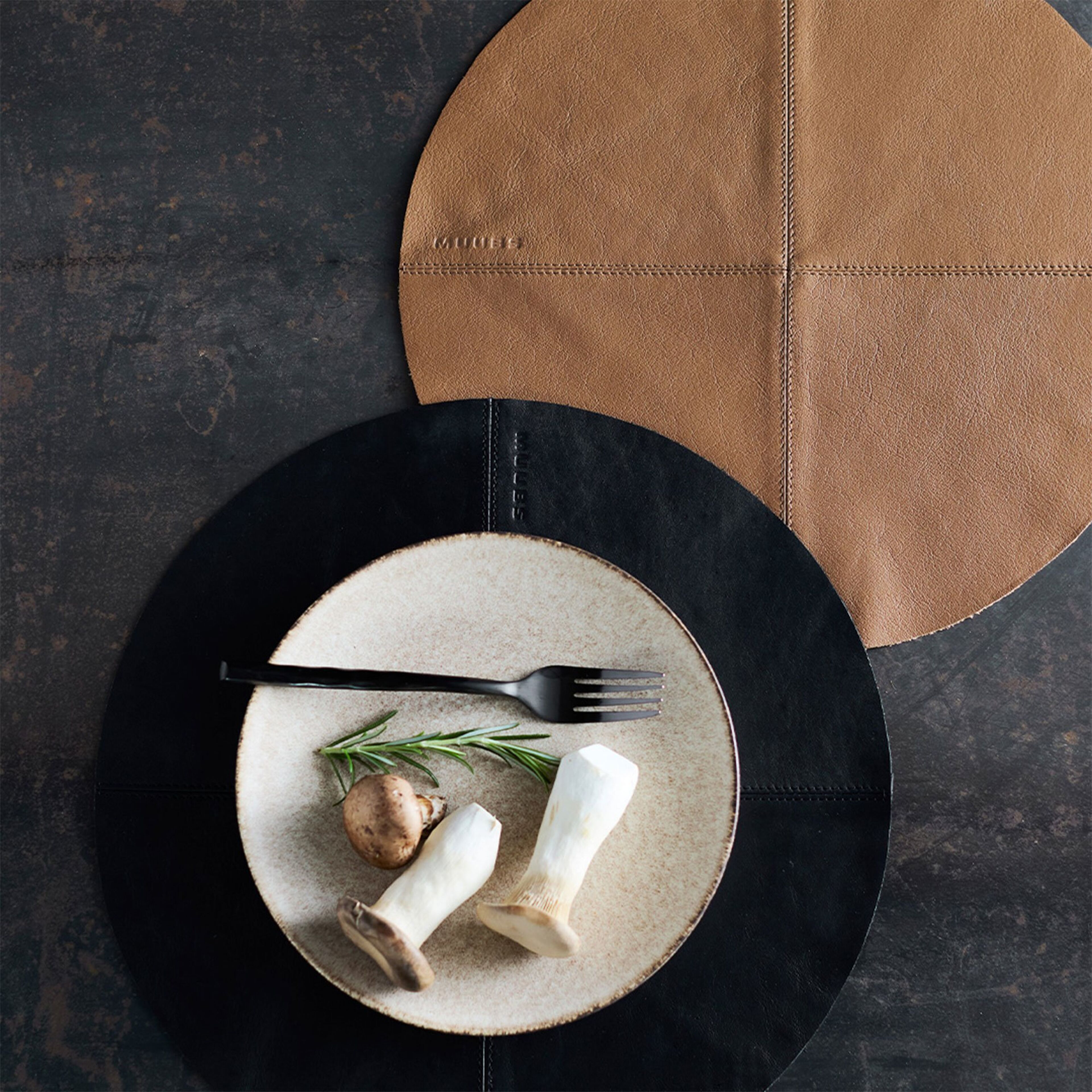 muubs-camou-rund-daekkeserviet-sort-8520000121-64067-6