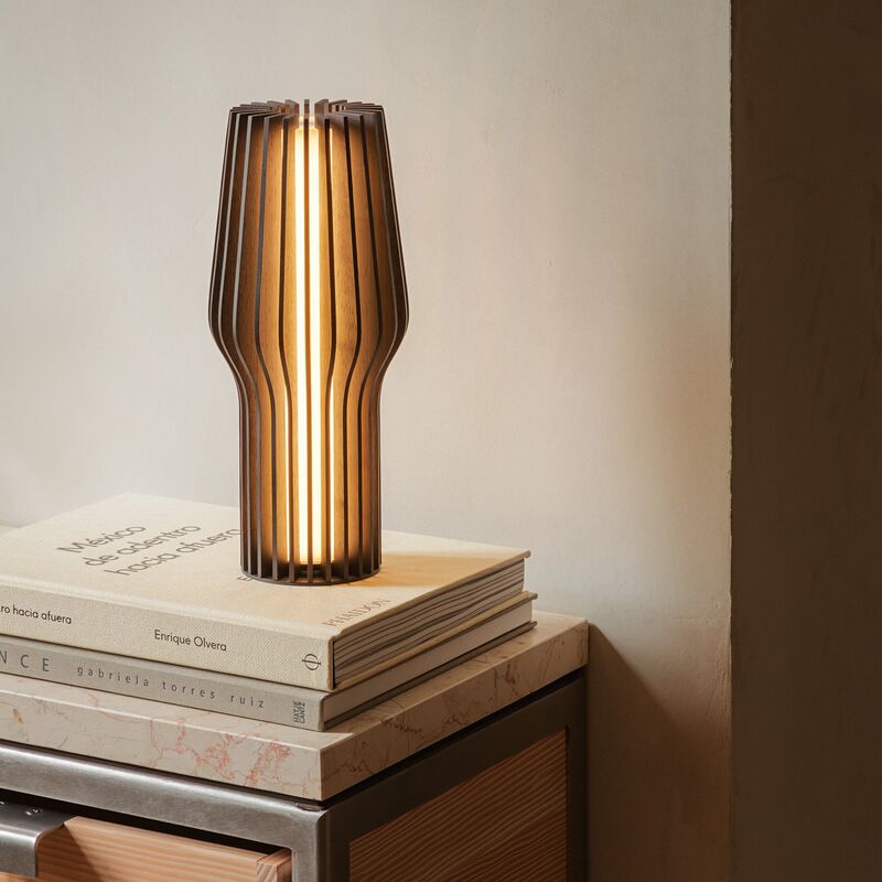 Radiant lampe, røget eg