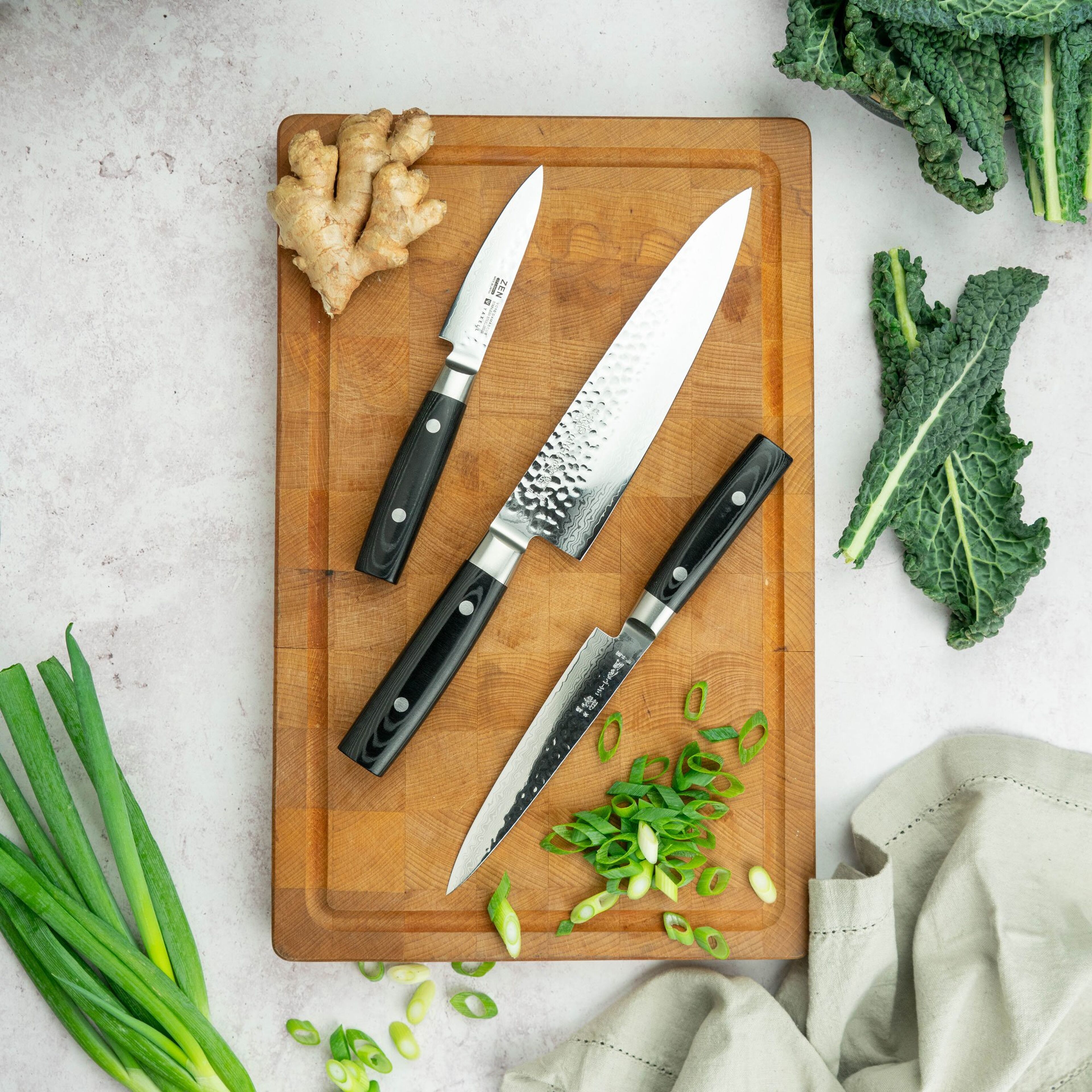 yaxell-knivsaet-kokkekniv-universalkniv-skraellekniv-y-35500-403-58823-2