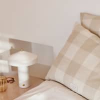 Hatto bordslampa, vit