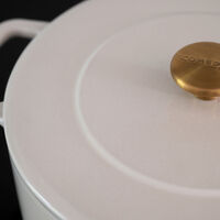 Valurautapata kannella 24 cm/3,8 litraa, hiekka