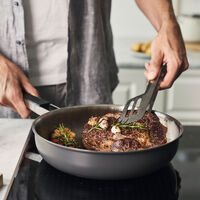 Pure stekpanna 28 cm, rostfritt stål, grå