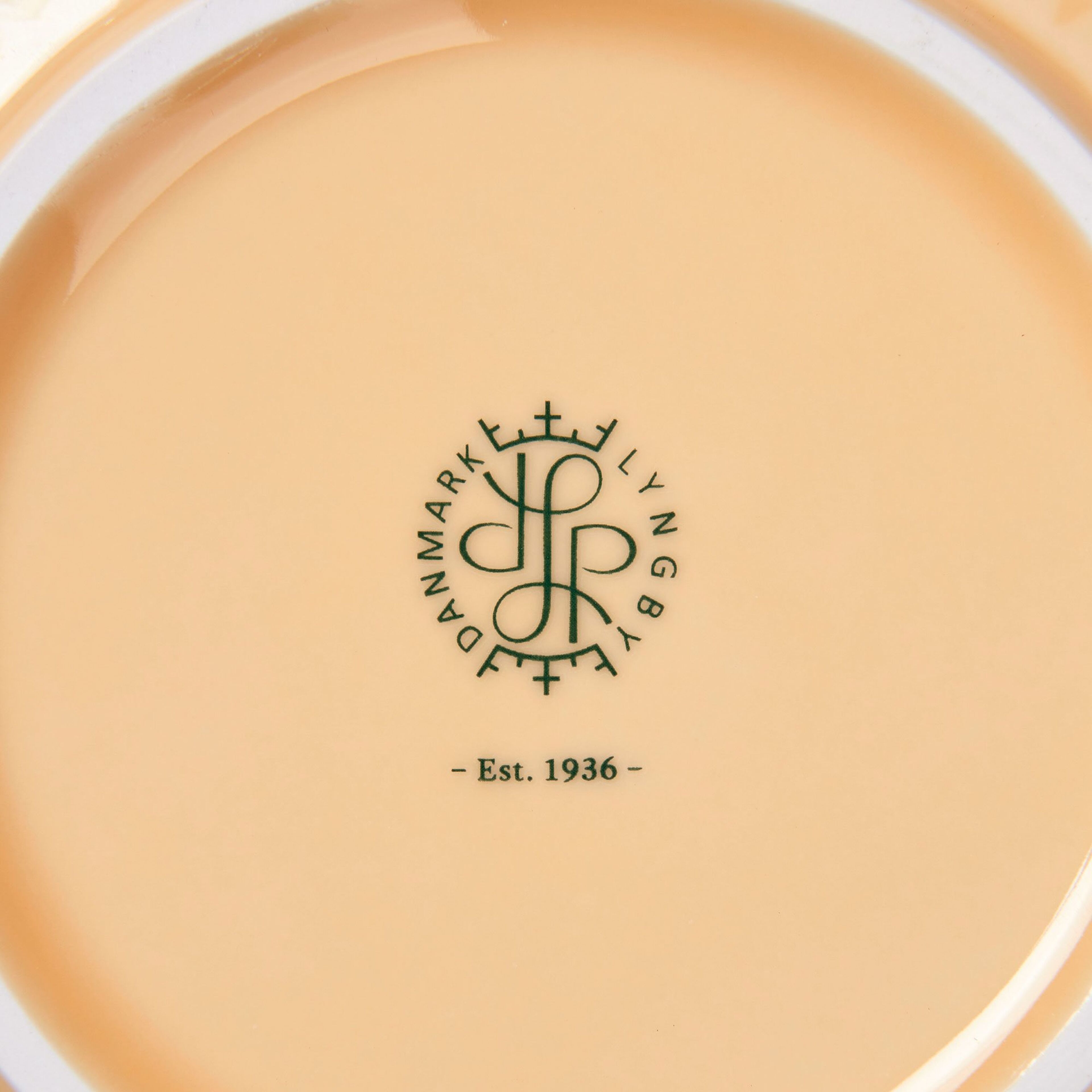 lyngby-porcelaen-rhombe-color-skaal-oe15-5-cm-sand-201914-56279-4