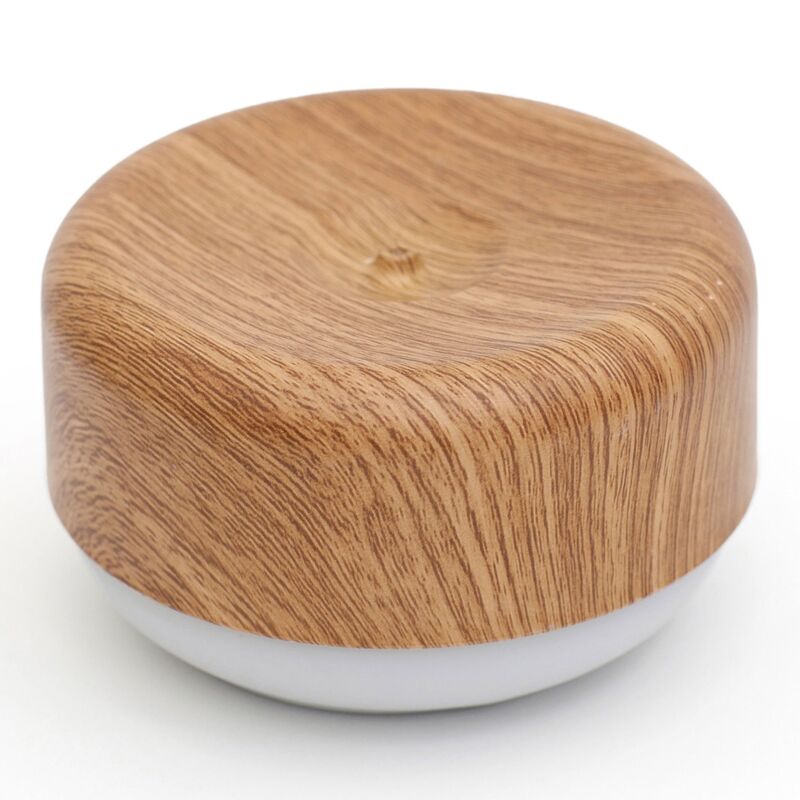 Opvaskemiddelpumpe med lyse trædetaljer