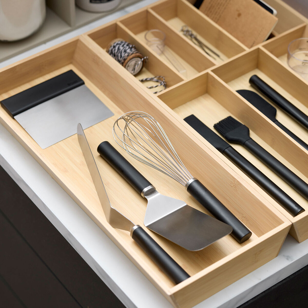 Emma ballongvisp 27 cm, svart