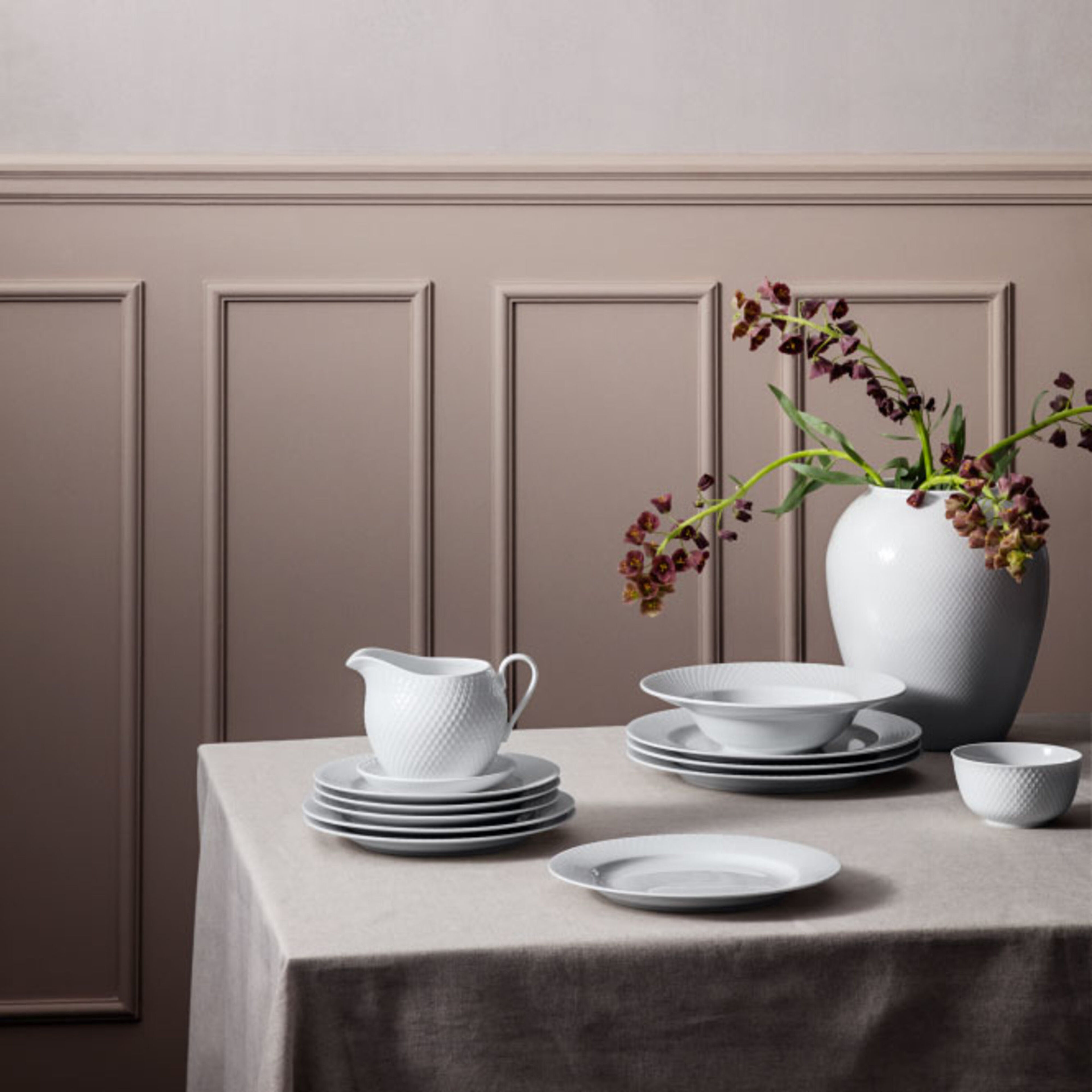 lyngby-rhombe-tallrik-oe23-cm-vit-porslin-201223-40527-2