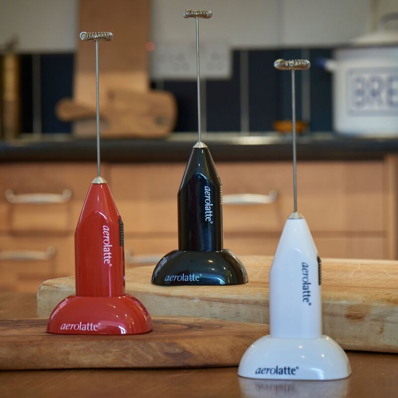 Mjölkskummare med hållare, röd