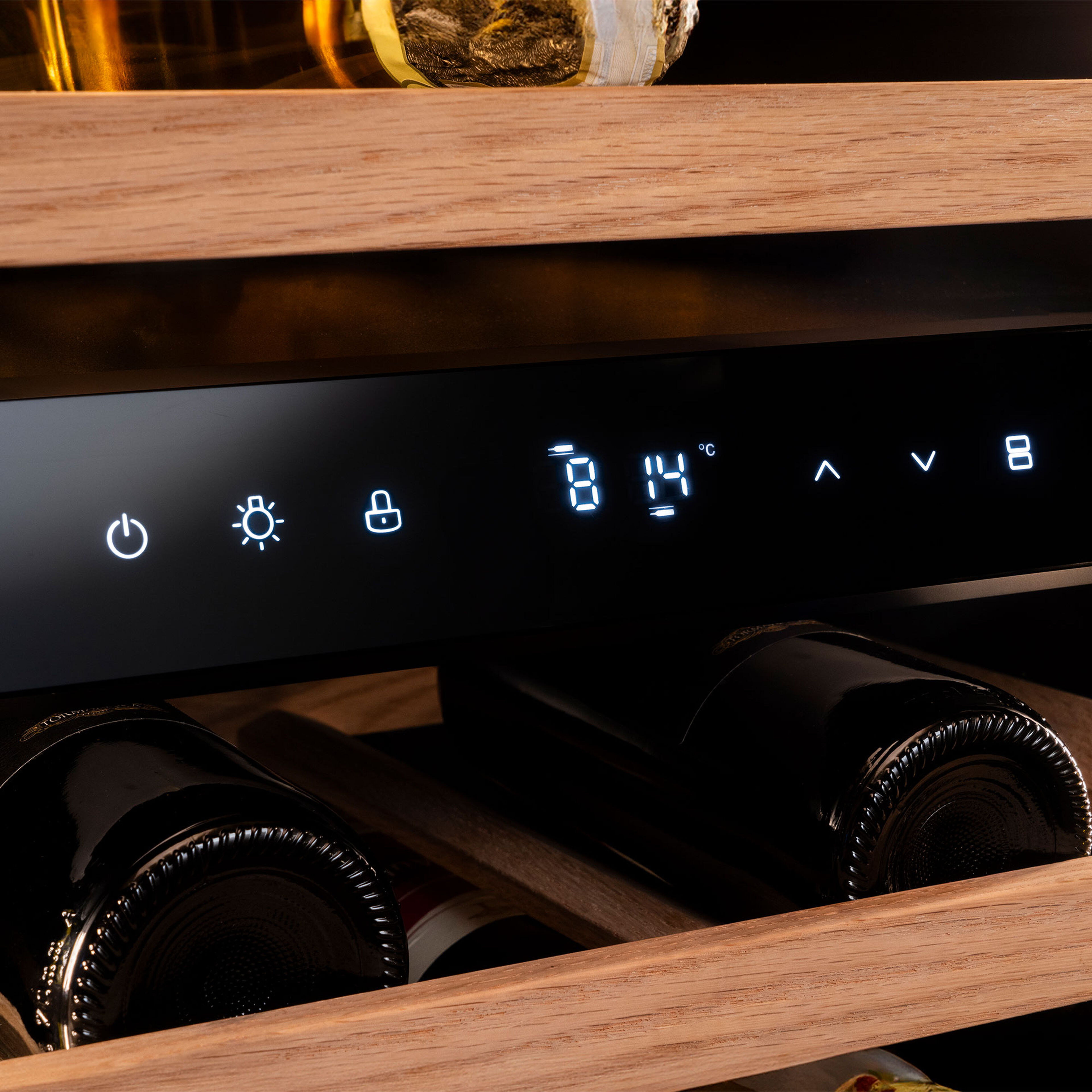 Modern Series integrert vinskap, svart