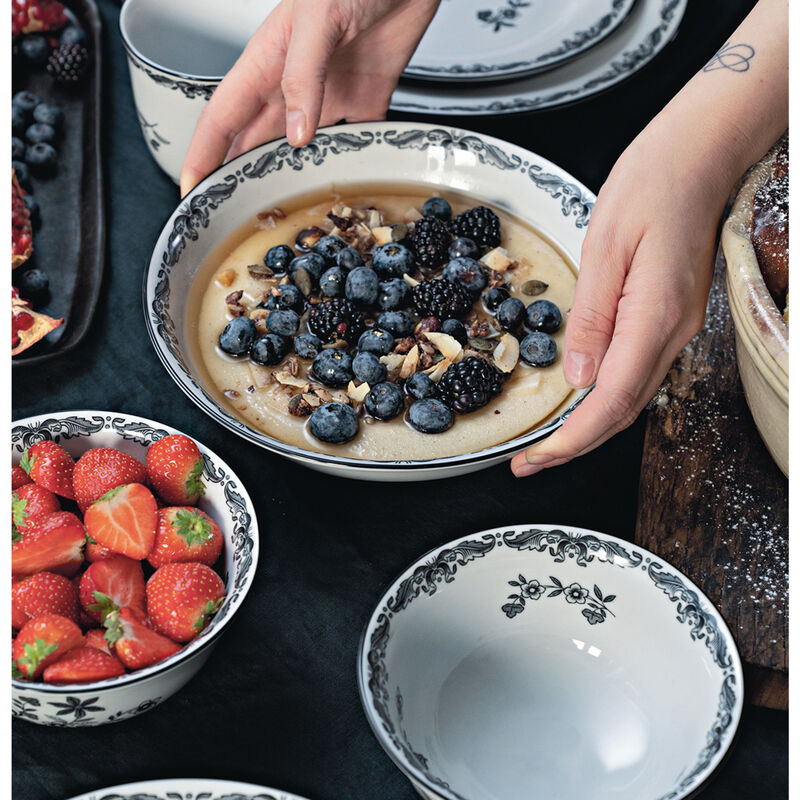Ostindia musta syvä lautanen