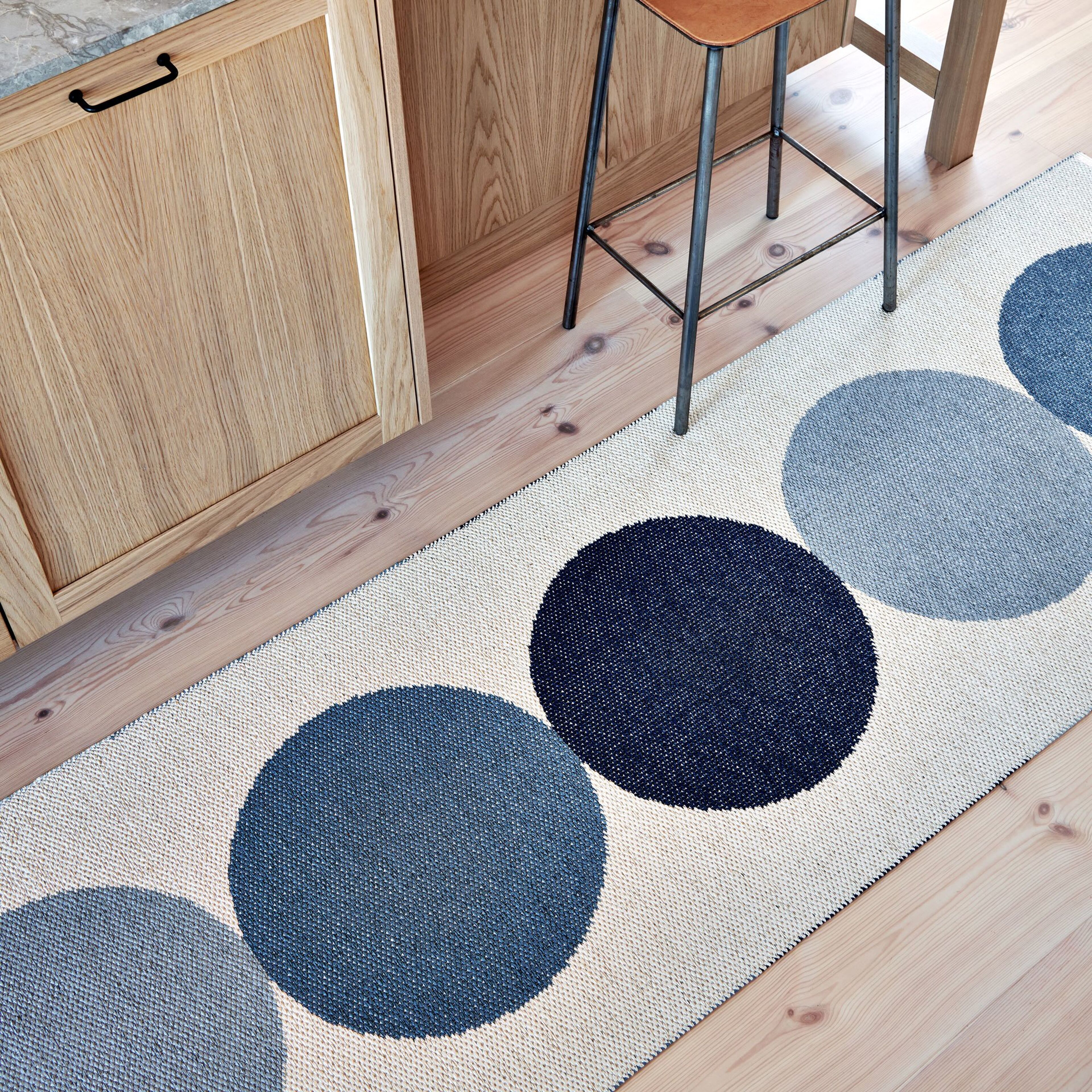 pappelina-otto-plasttaeppe-70-x-280-cm-sky-ott3a728-59371-3