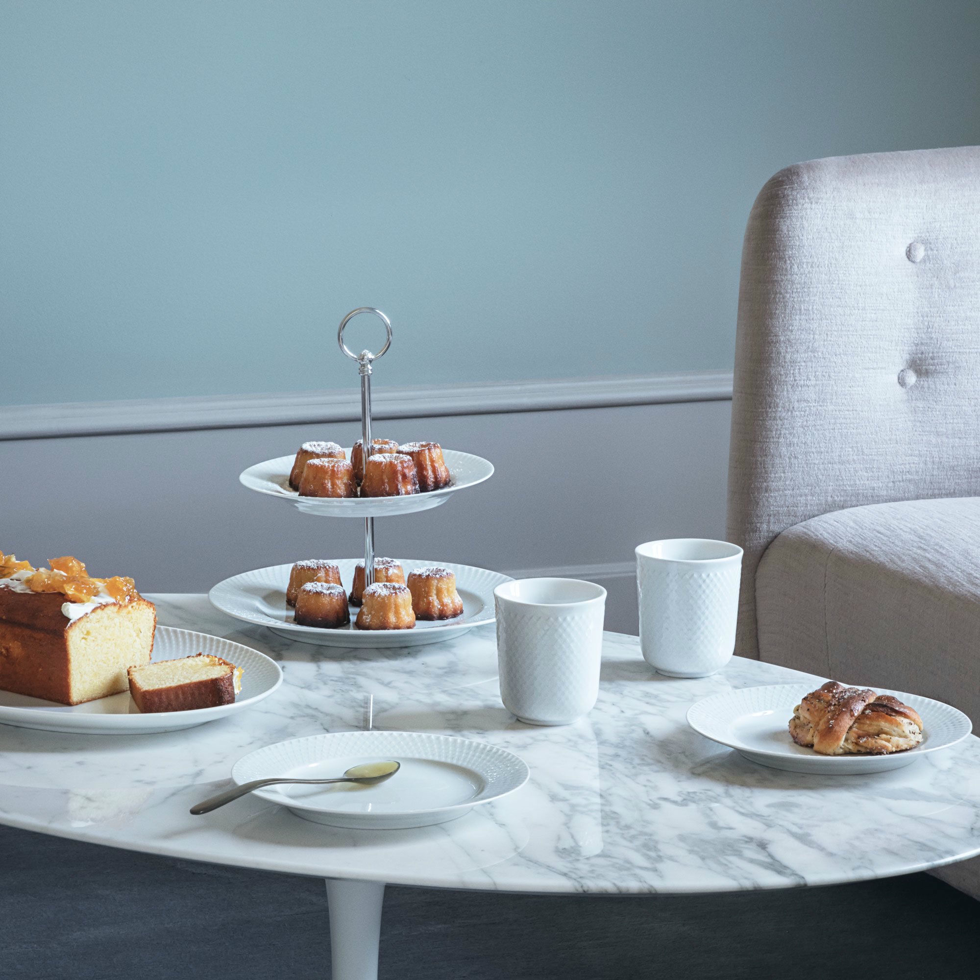 Alternativ bild 1 för Lyngby Porcelæn Rhombe kakfat, vit, 27 cm