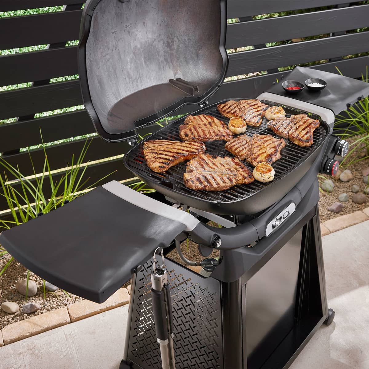 Q3200N+ Gasgrill med vogn
