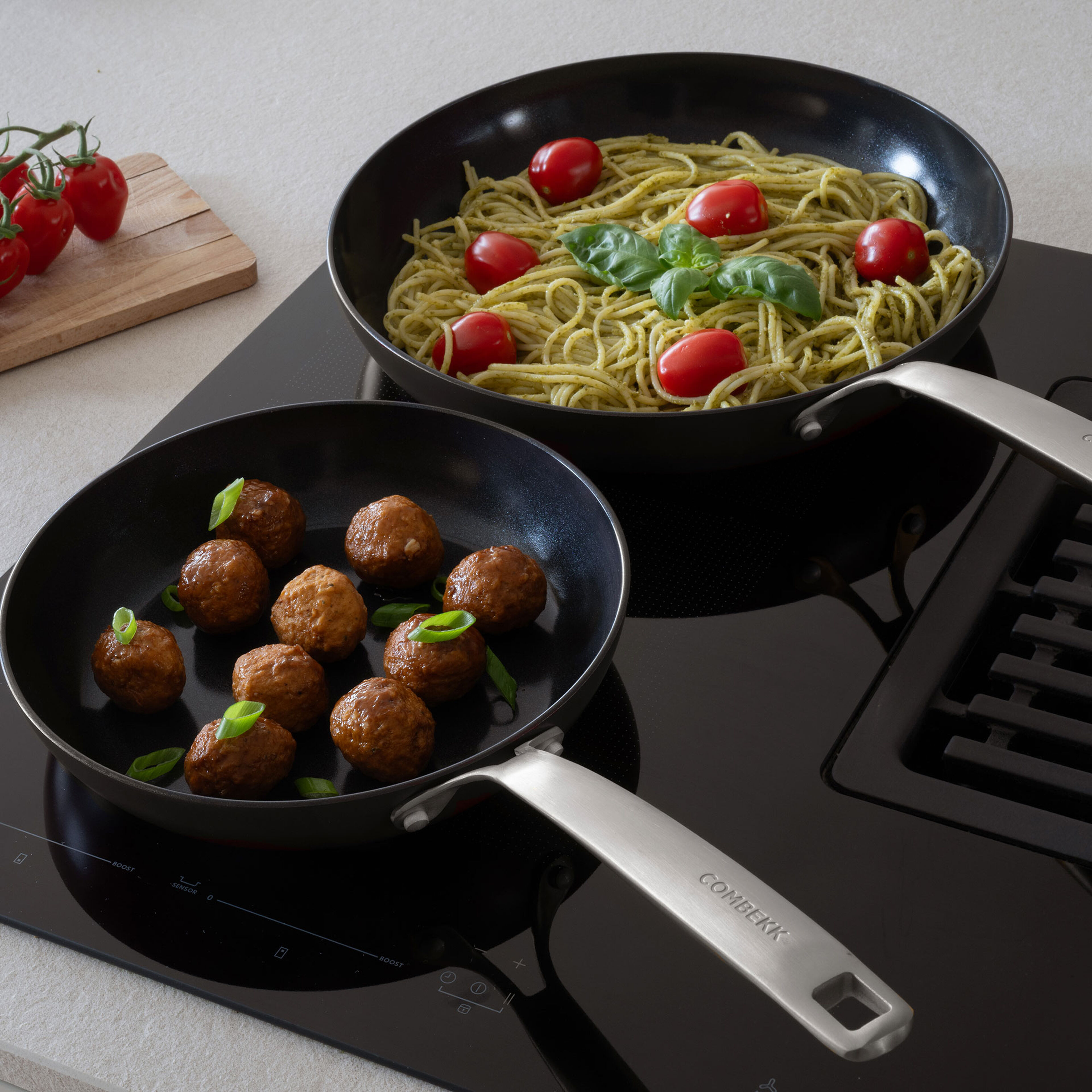 Paistinpannu teräskahvalla 24 cm, musta