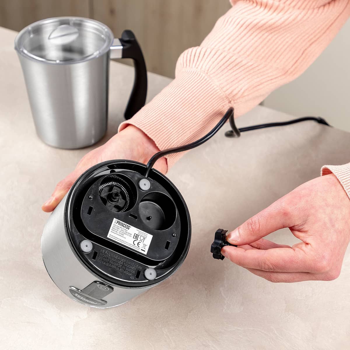 Induction maidonvaahdotin 650 wattia, hopea
